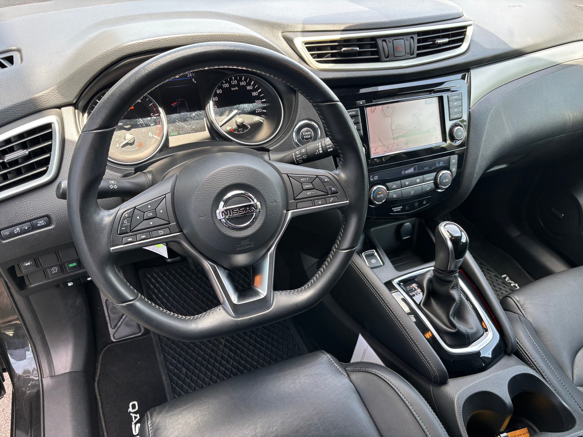 NISSAN Qashqai 1.7 dCi tekna+ 4x4-image-11