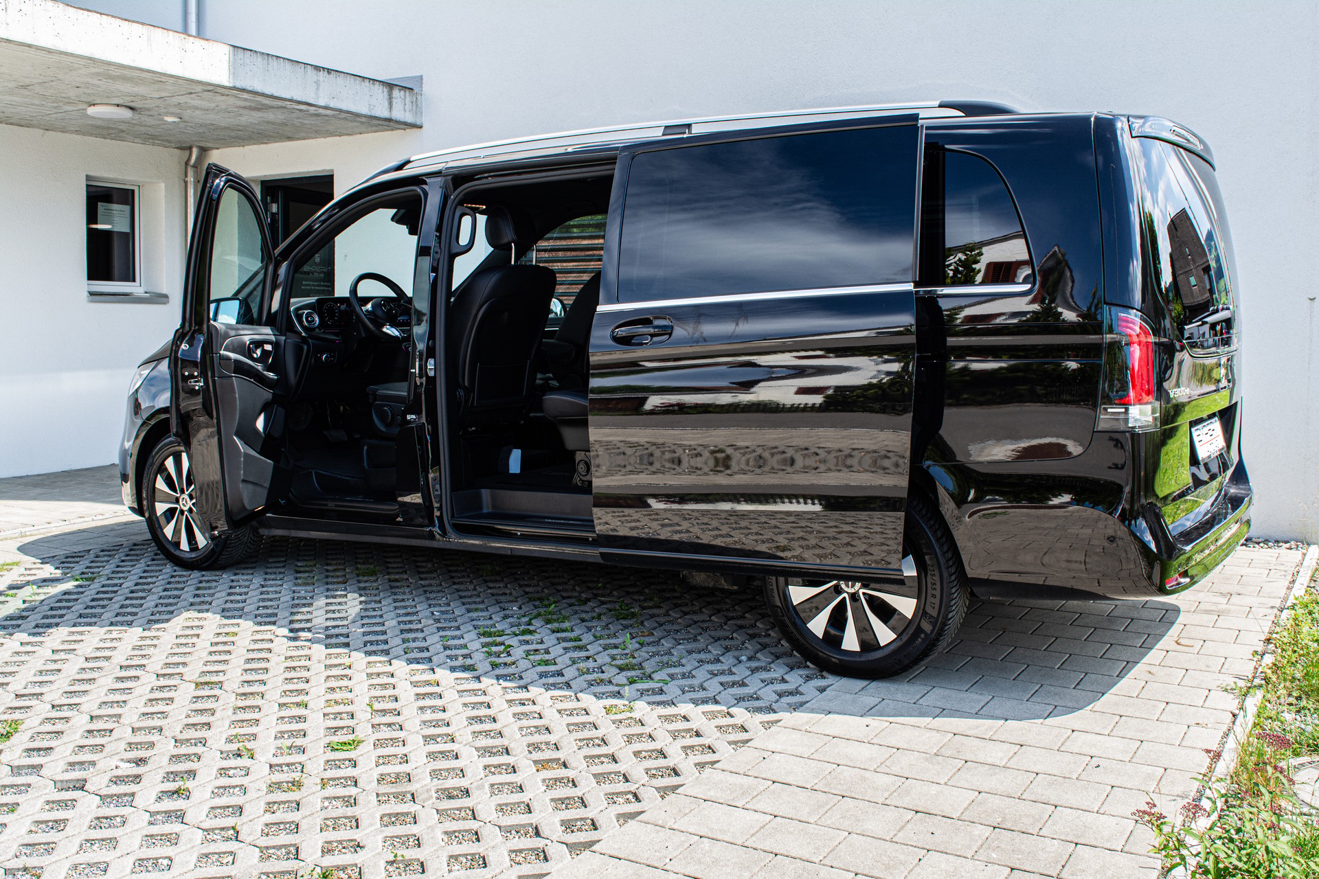 MERCEDES-BENZ V 300 d extralang Avantgarde 4Matic 9G-Tronic-image-7