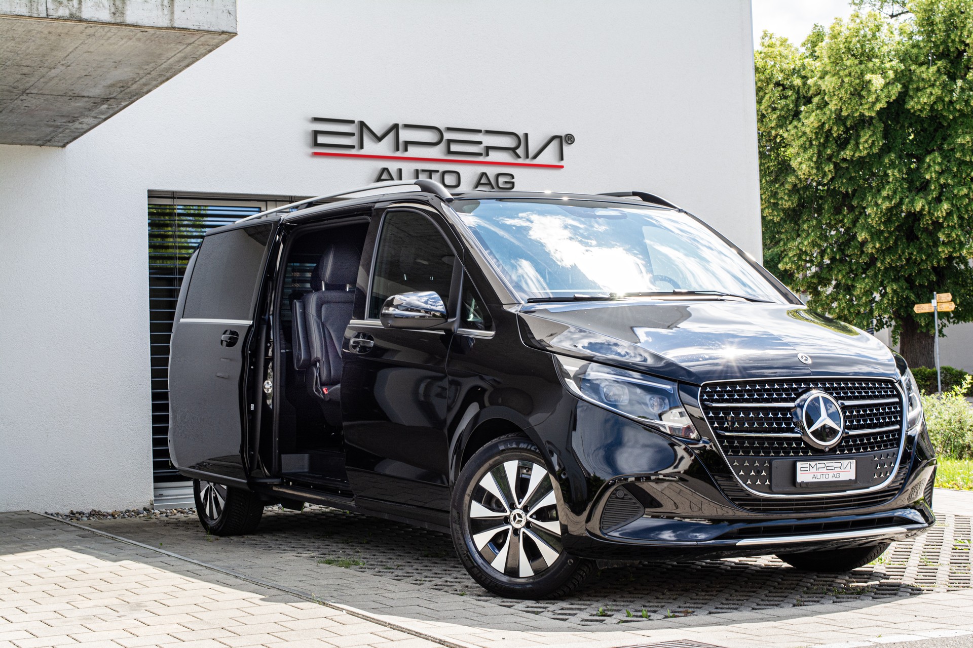 MERCEDES-BENZ V 300 d extralang Avantgarde 4Matic 9G-Tronic-image-2