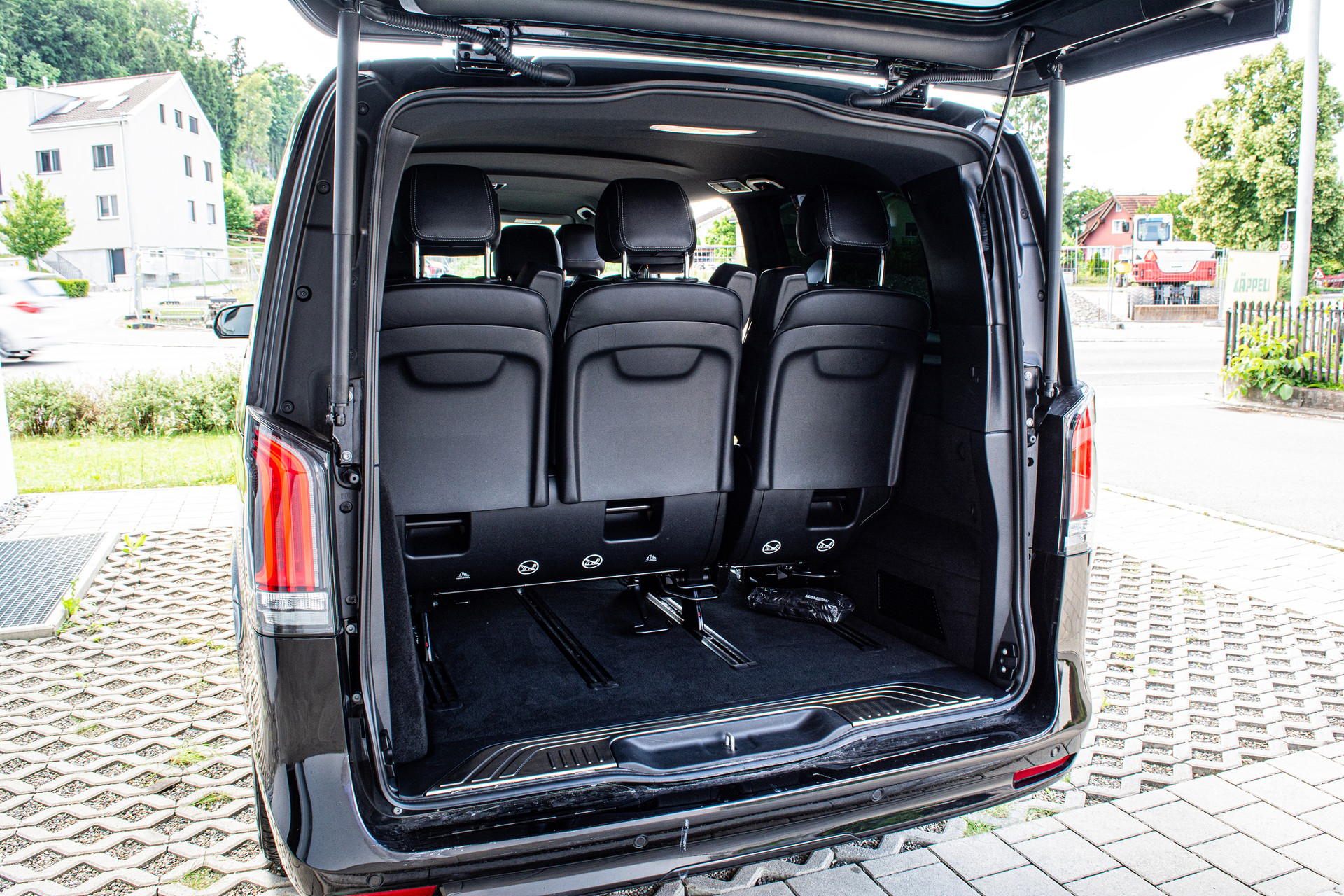 MERCEDES-BENZ V 300 d extralang Avantgarde 4Matic 9G-Tronic-image-29