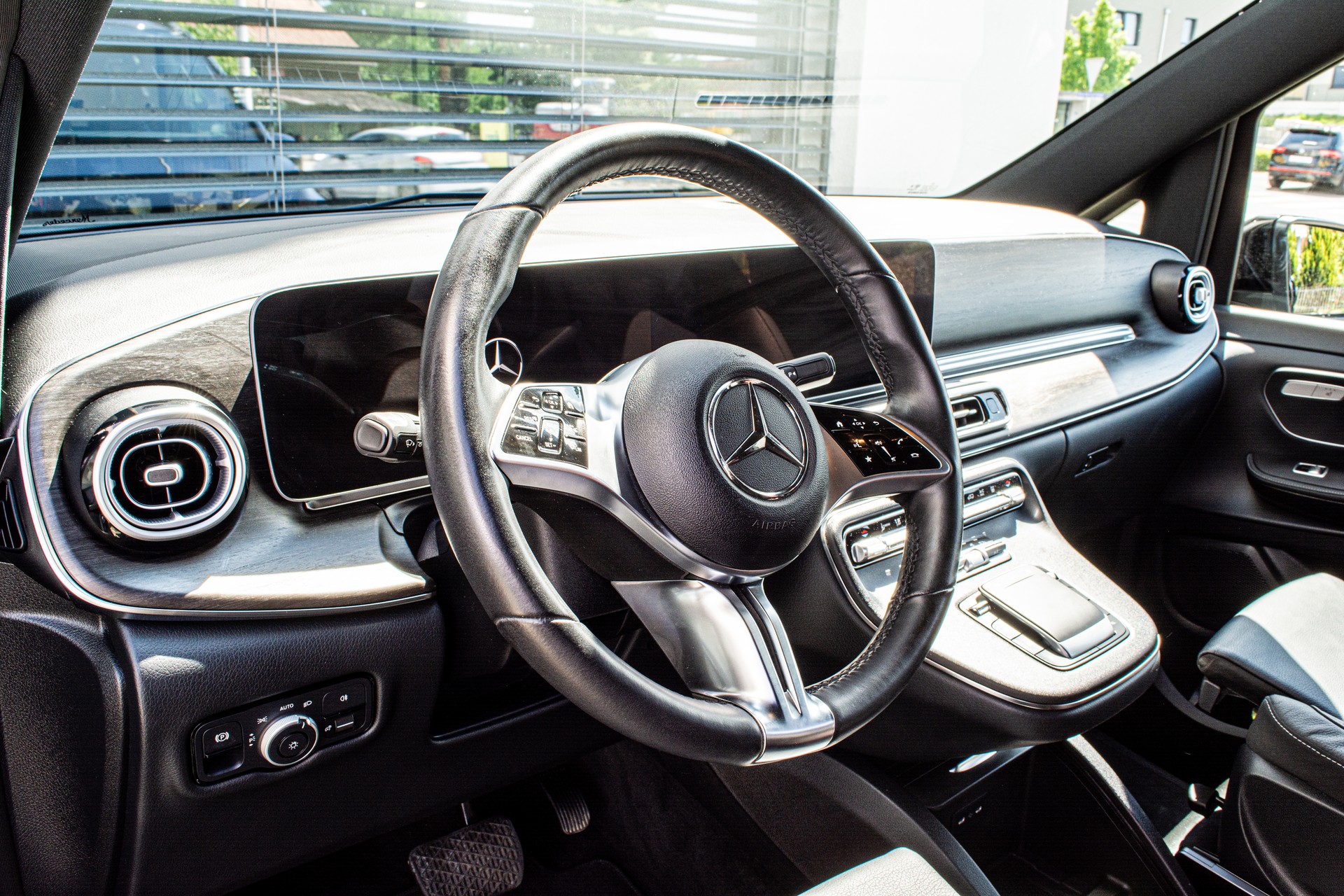 MERCEDES-BENZ V 300 d extralang Avantgarde 4Matic 9G-Tronic-image-13