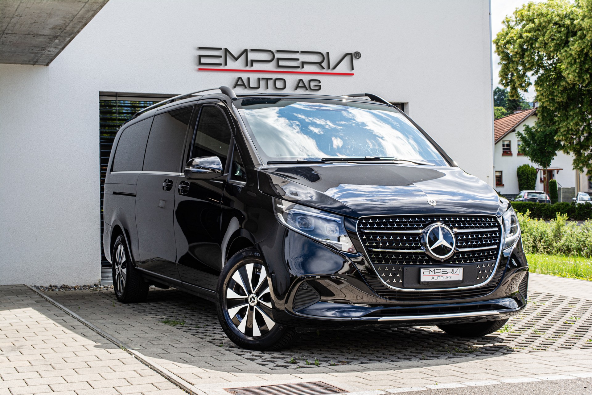 MERCEDES-BENZ V 300 d extralang Avantgarde 4Matic 9G-Tronic-image-0