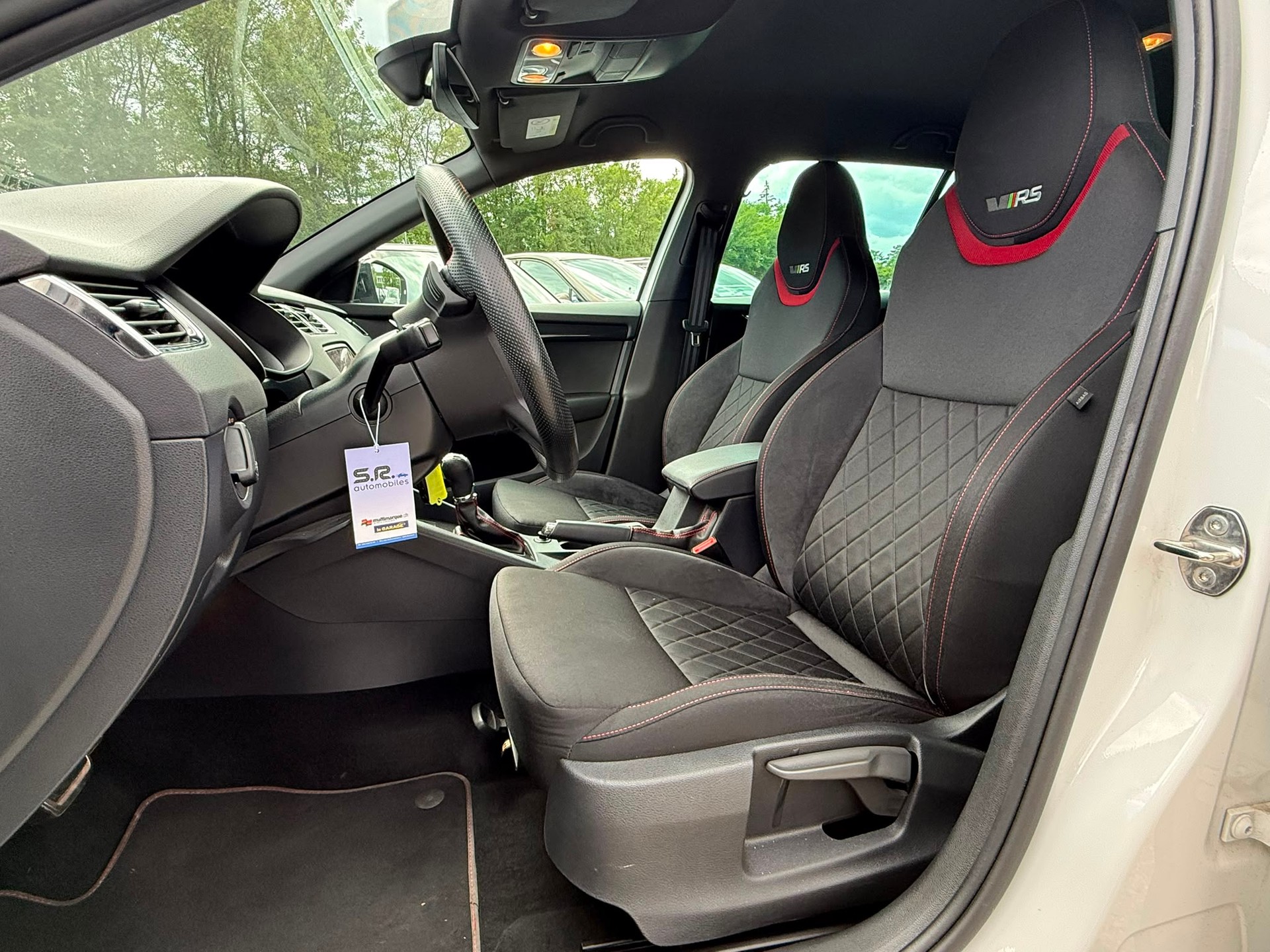 SKODA Octavia Combi 2.0 TDI RS 4x4 DSG-image-11