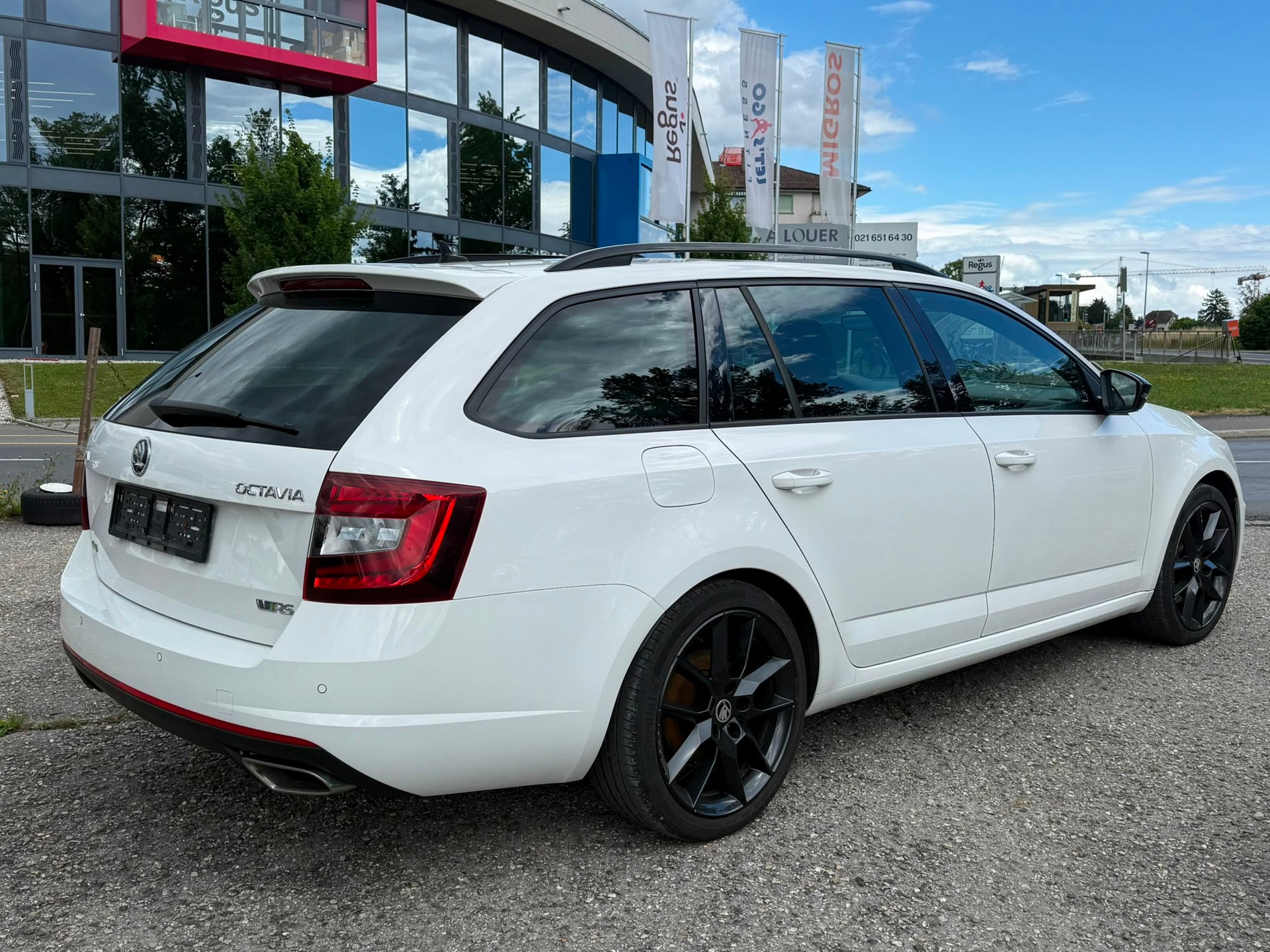 SKODA Octavia Combi 2.0 TDI RS 4x4 DSG-image-4