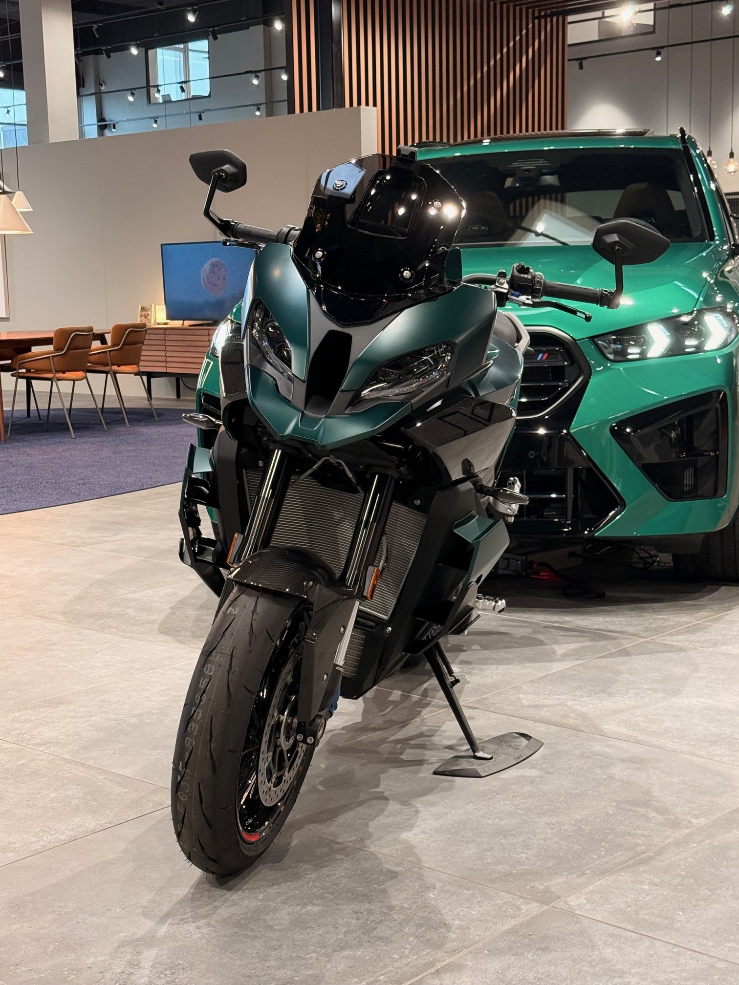 BMW M 1000 XR-showroom-element-3