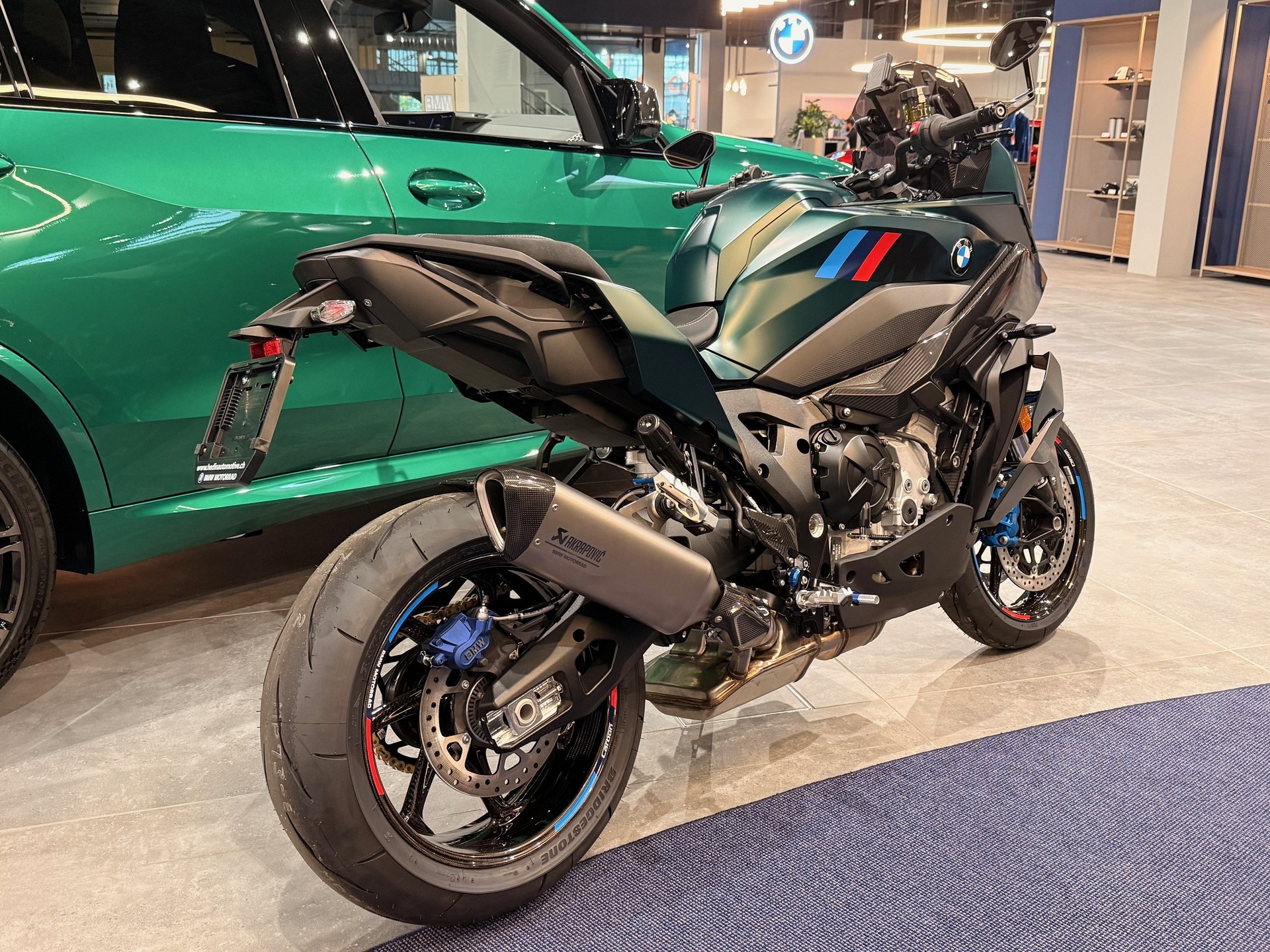 BMW M 1000 XR-showroom-element-1
