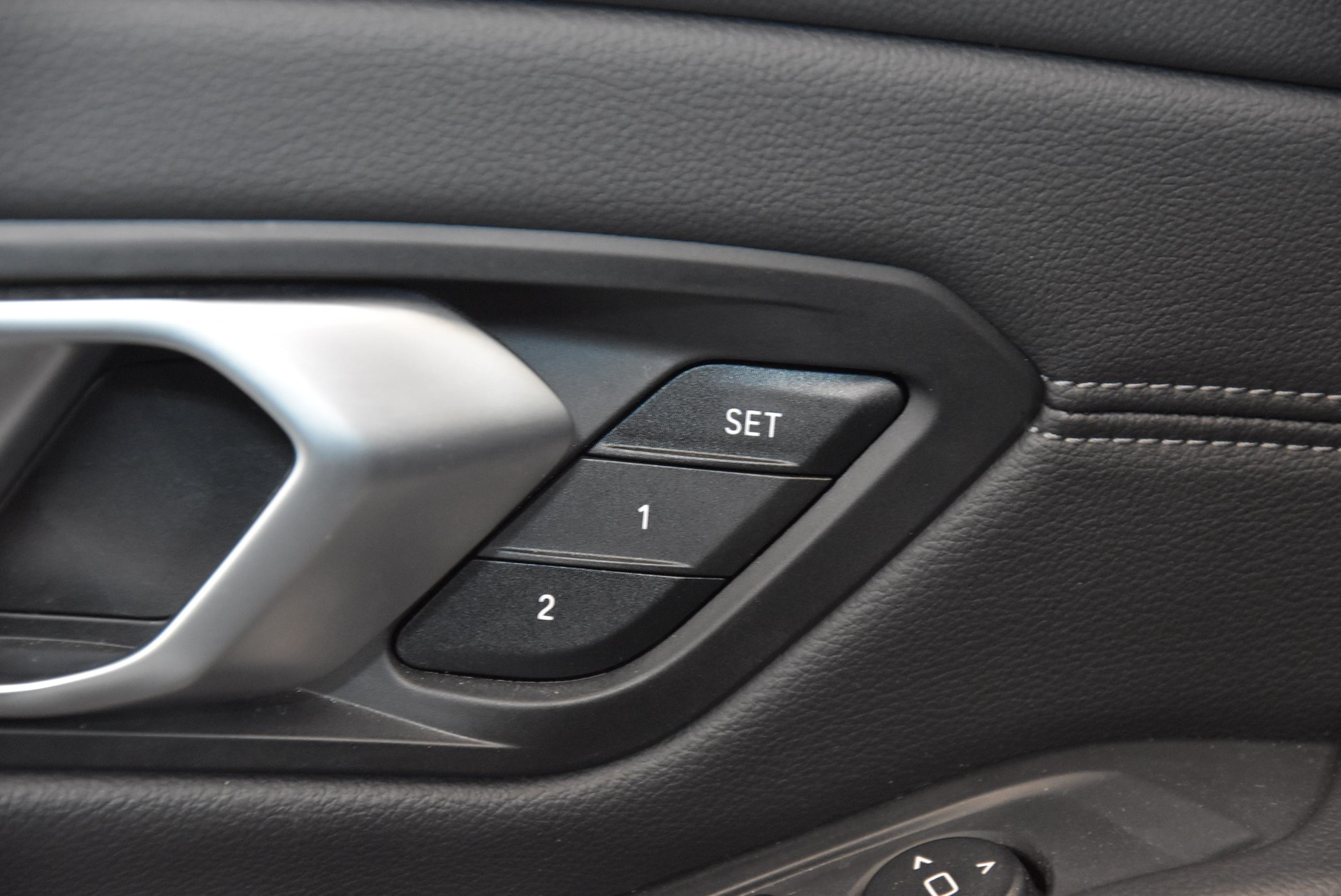 BMW 320d xDrive 48V Touring Steptronic-image-7