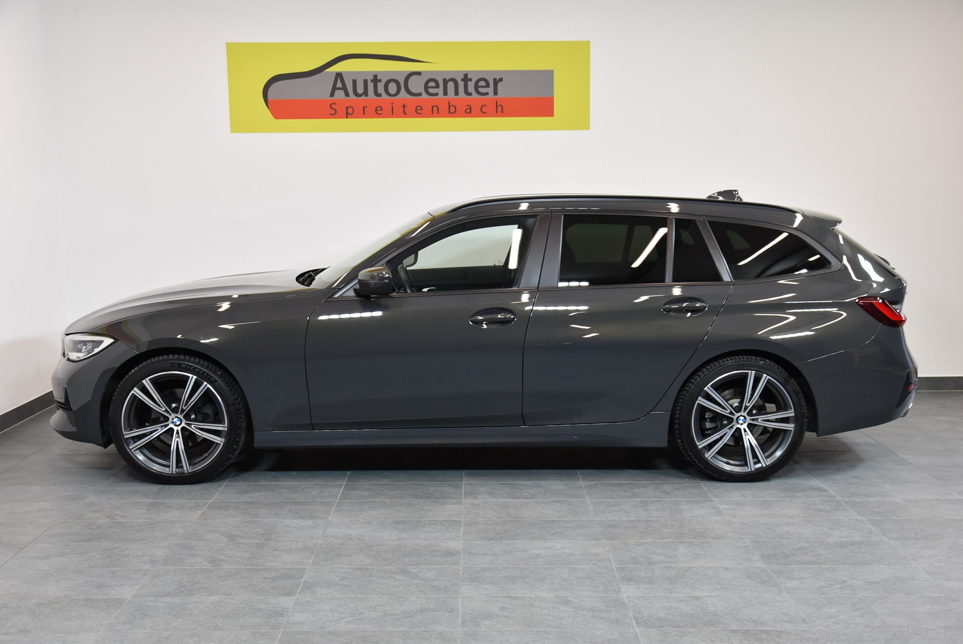 BMW 320d xDrive 48V Touring Steptronic-image-11