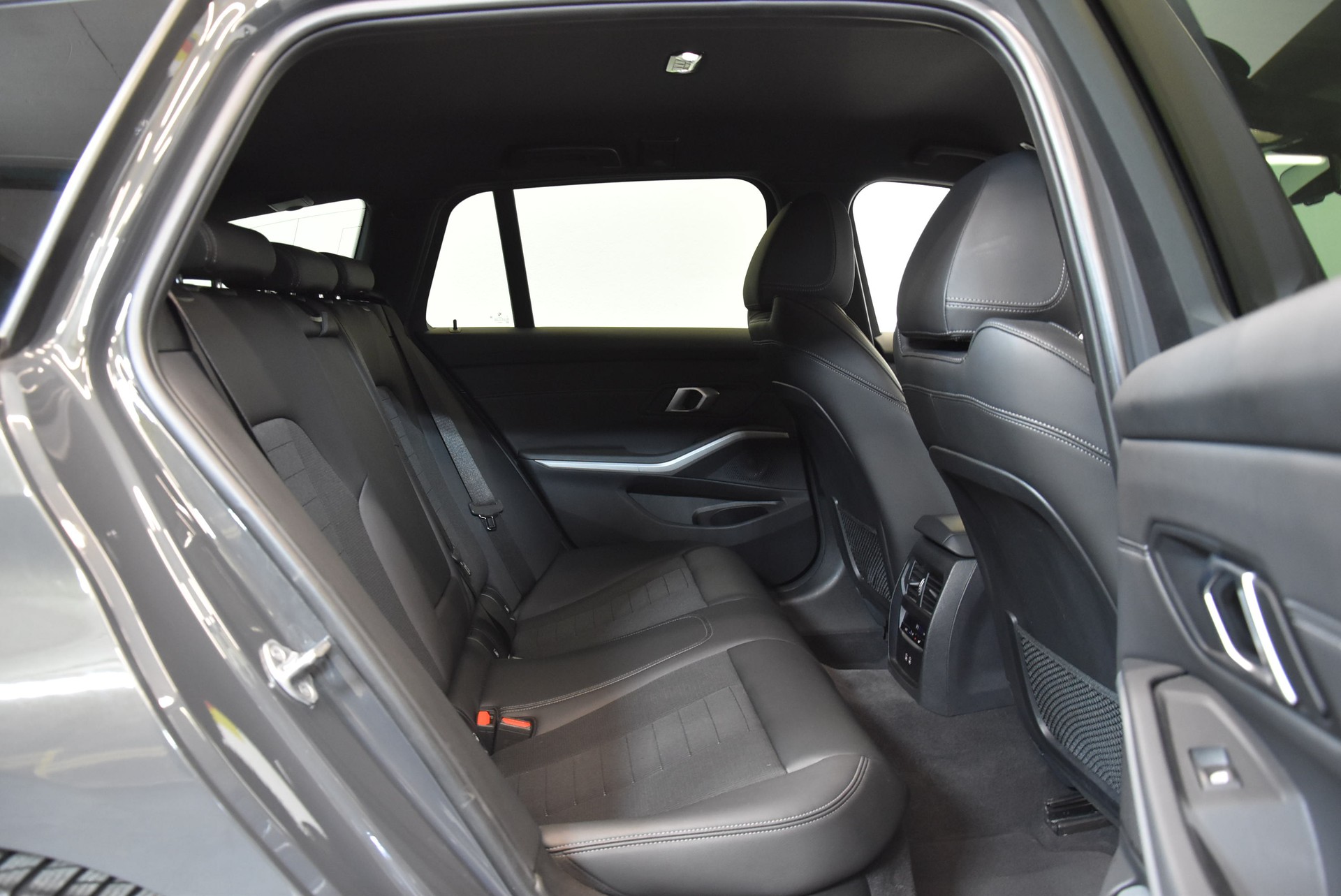 BMW 320d xDrive 48V Touring Steptronic-image-6