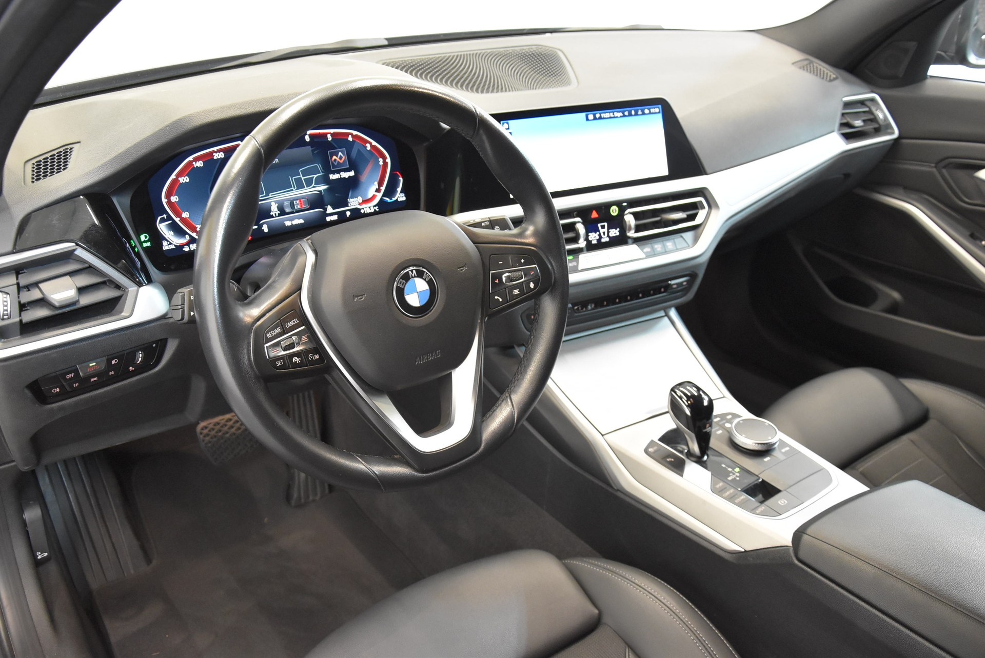 BMW 320d xDrive 48V Touring Steptronic-image-5