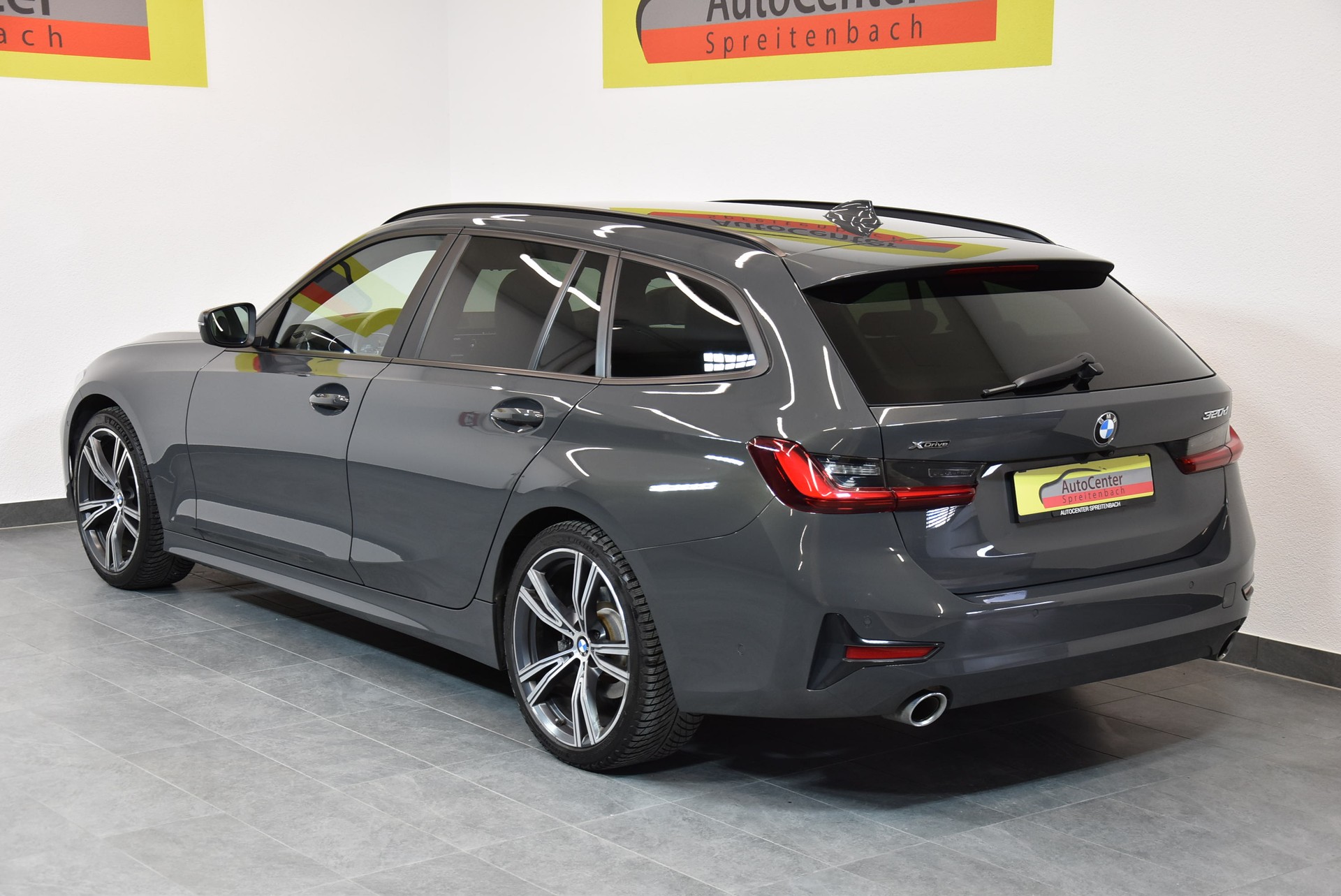 BMW 320d xDrive 48V Touring Steptronic-image-12