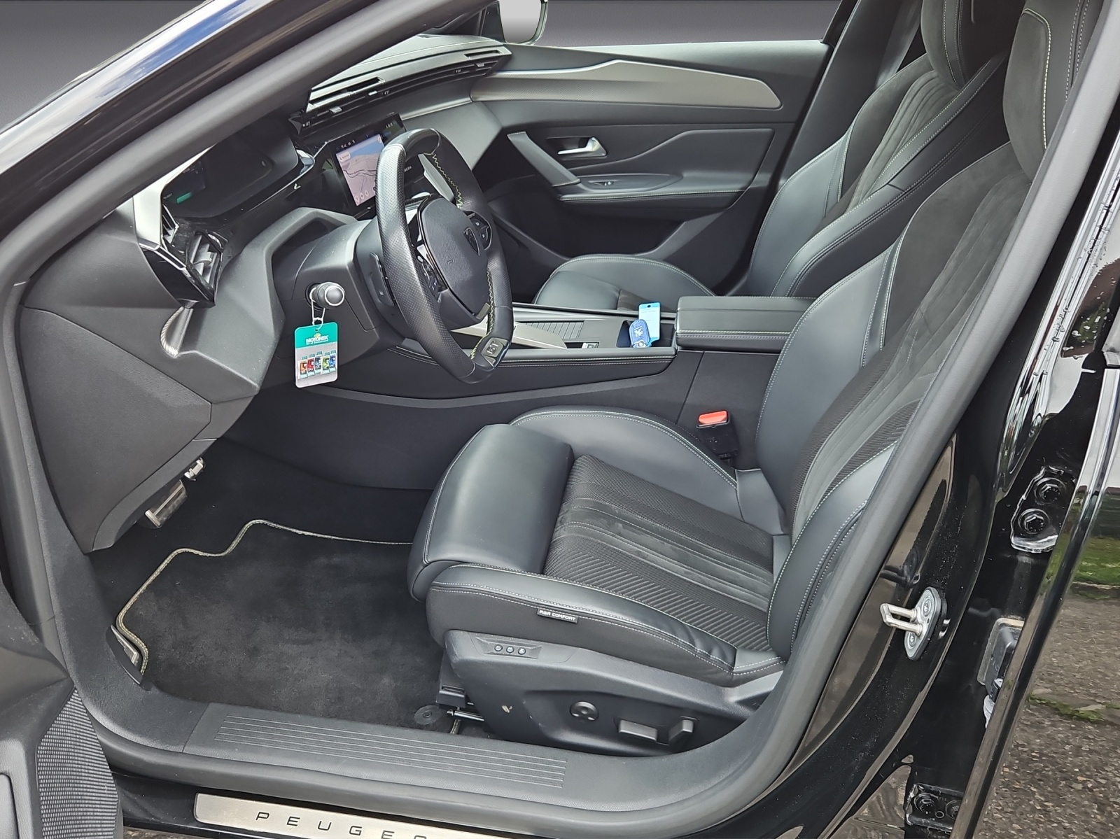 PEUGEOT 308 1.6 PHEV 225 GT Pack-image-8
