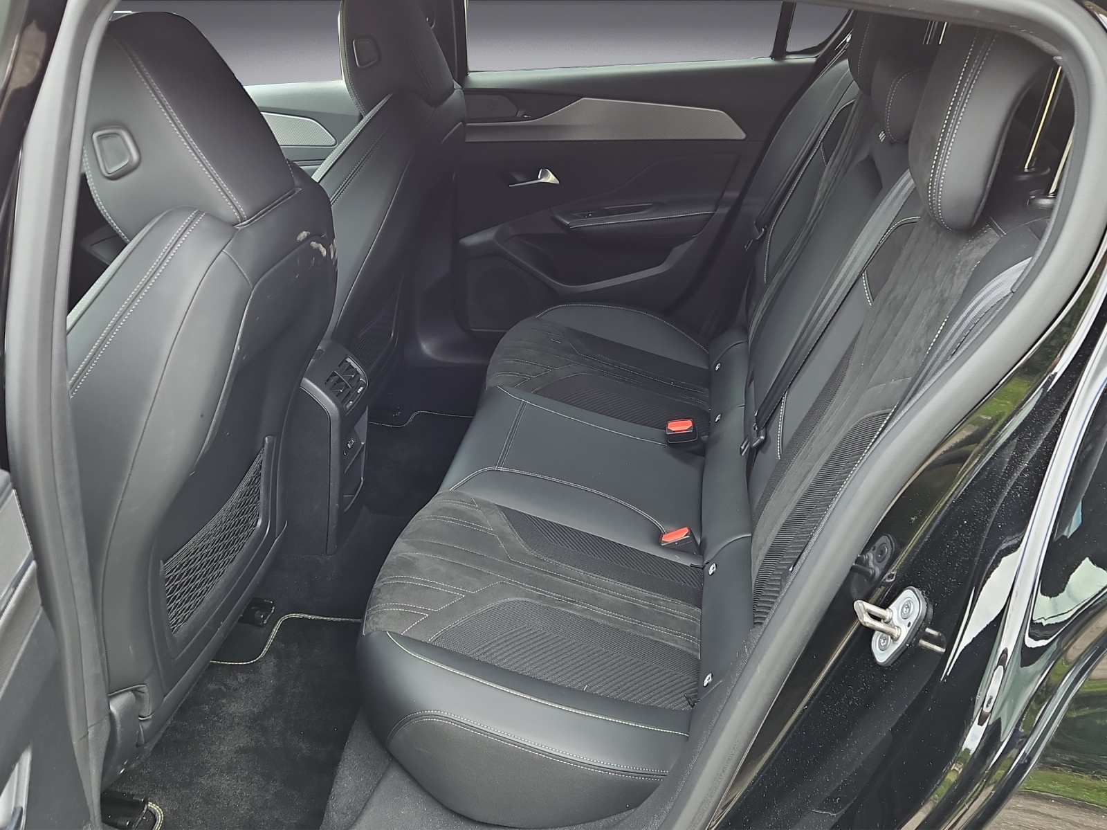 PEUGEOT 308 1.6 PHEV 225 GT Pack-image-9