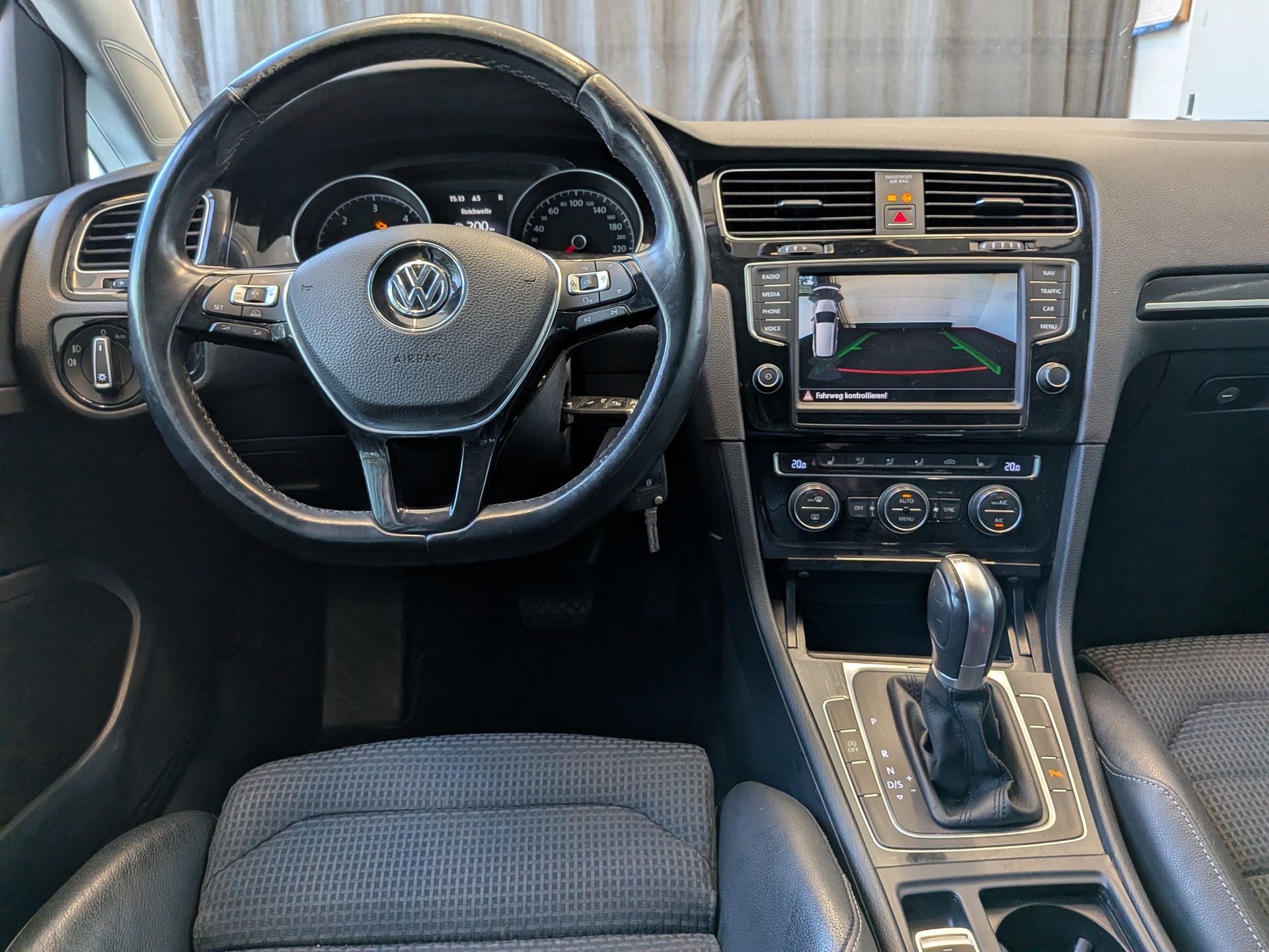 VW GOLF-image-10