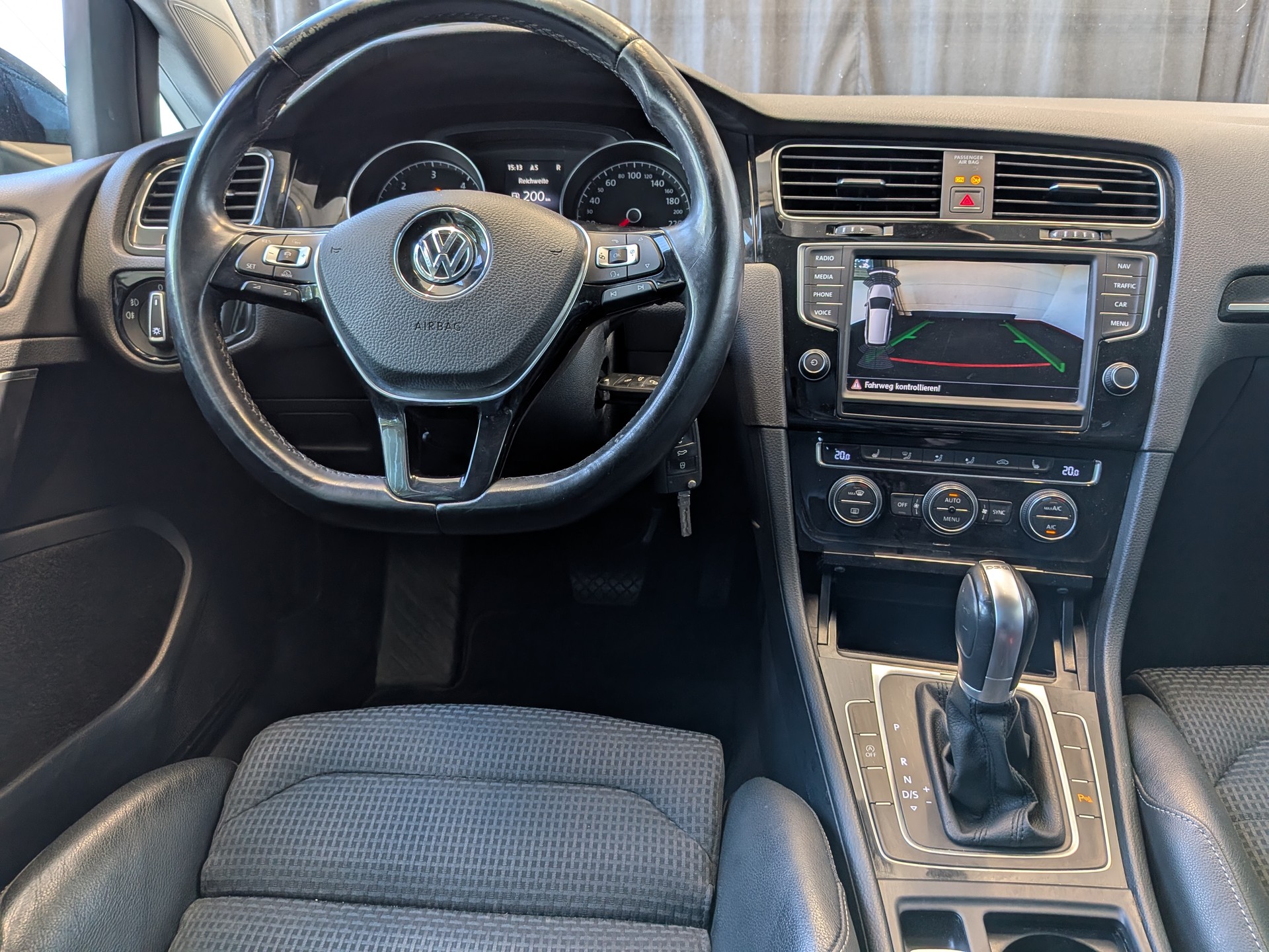 VW GOLF-image-11