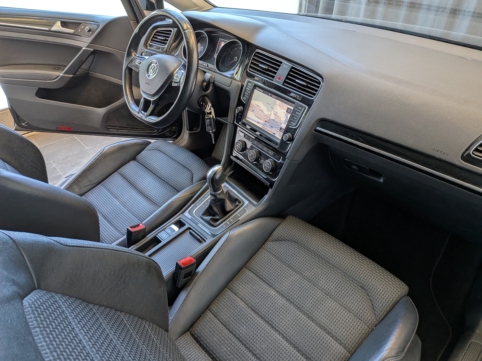 VW GOLF-image-13