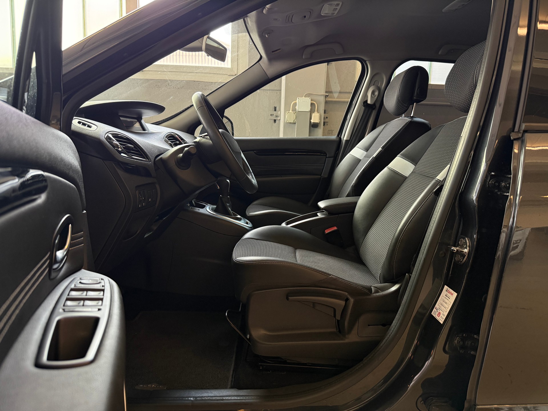 RENAULT Scénic 2.0 16V Bose X-Tronic CVT-image-9