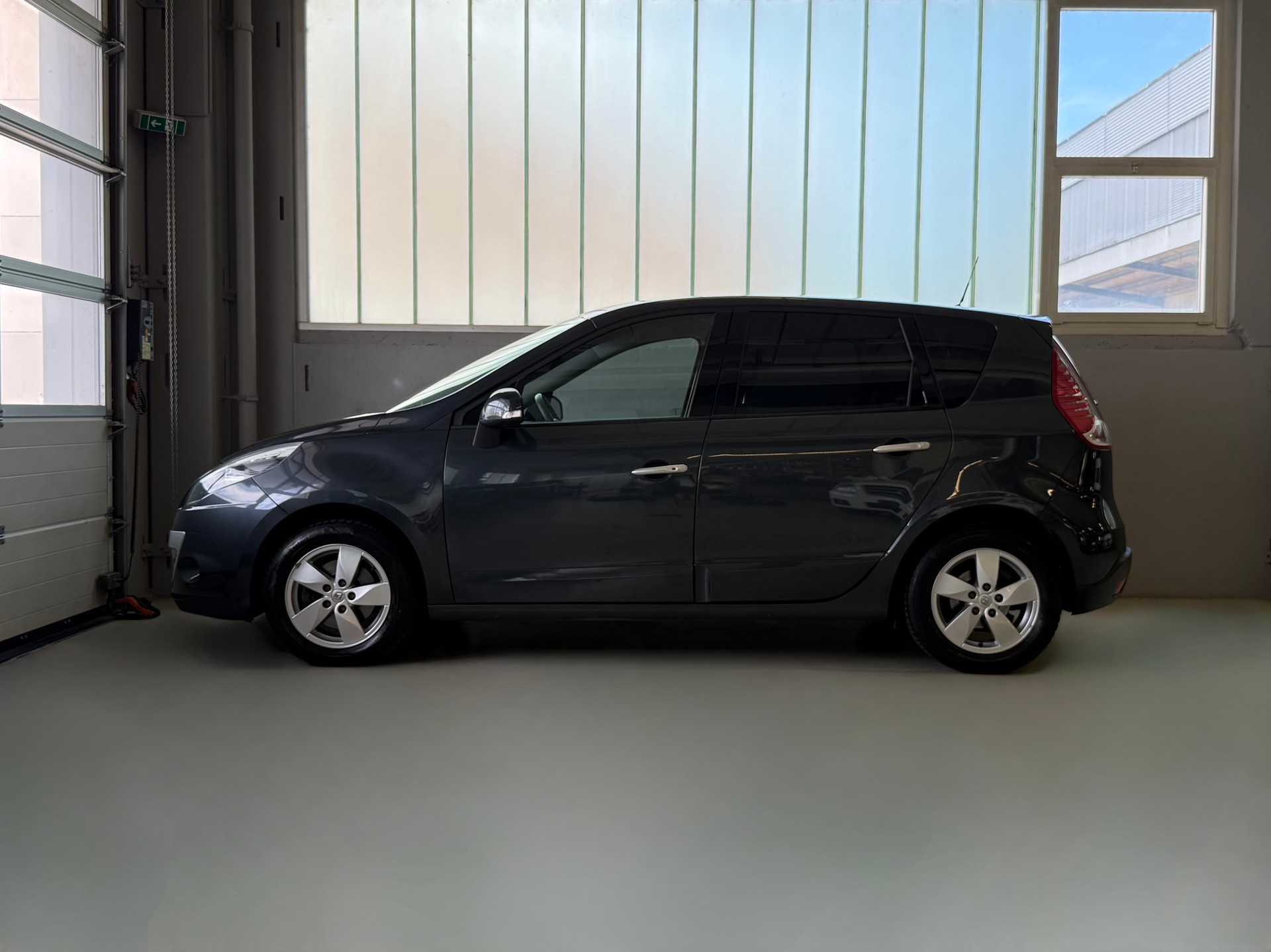 RENAULT Scénic 2.0 16V Bose X-Tronic CVT-image-4