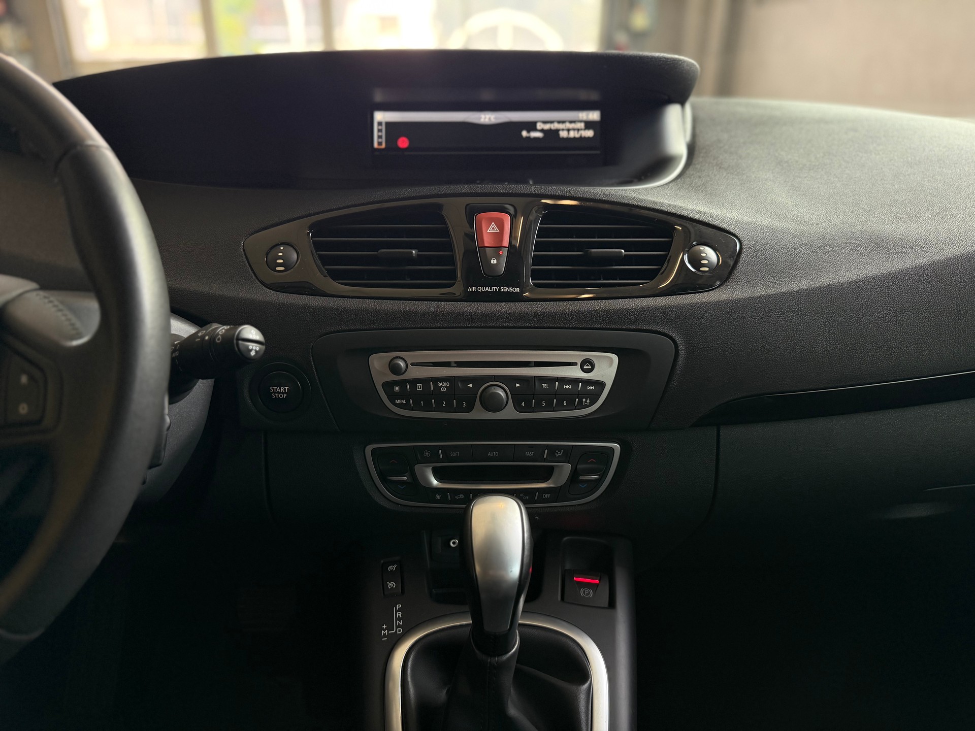 RENAULT Scénic 2.0 16V Bose X-Tronic CVT-image-14