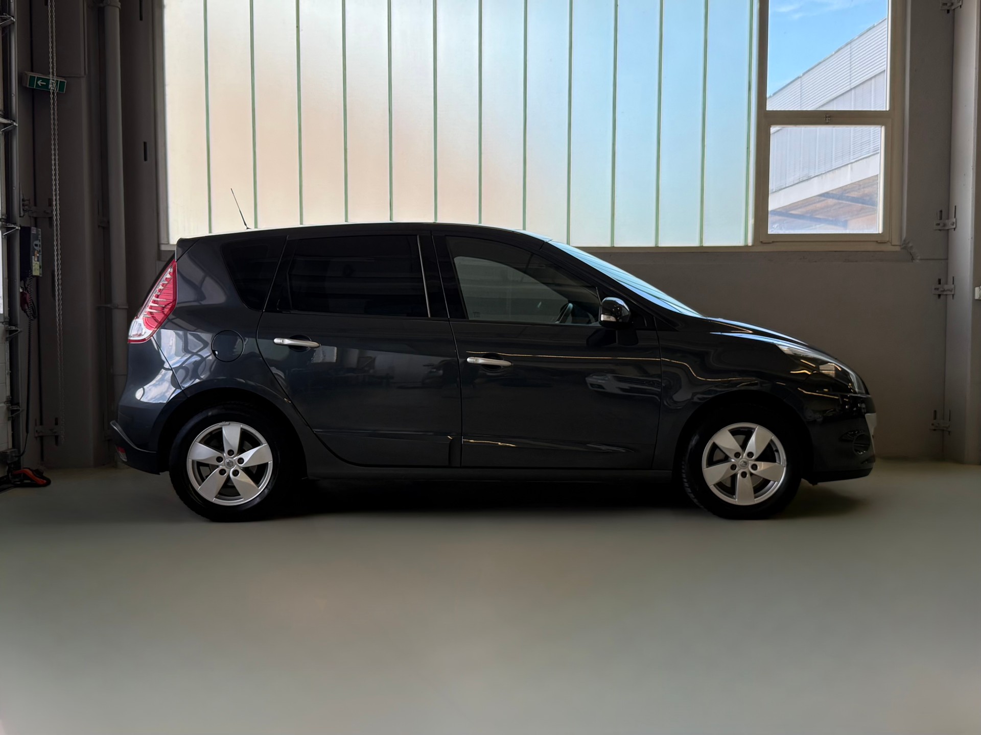RENAULT Scénic 2.0 16V Bose X-Tronic CVT-image-3