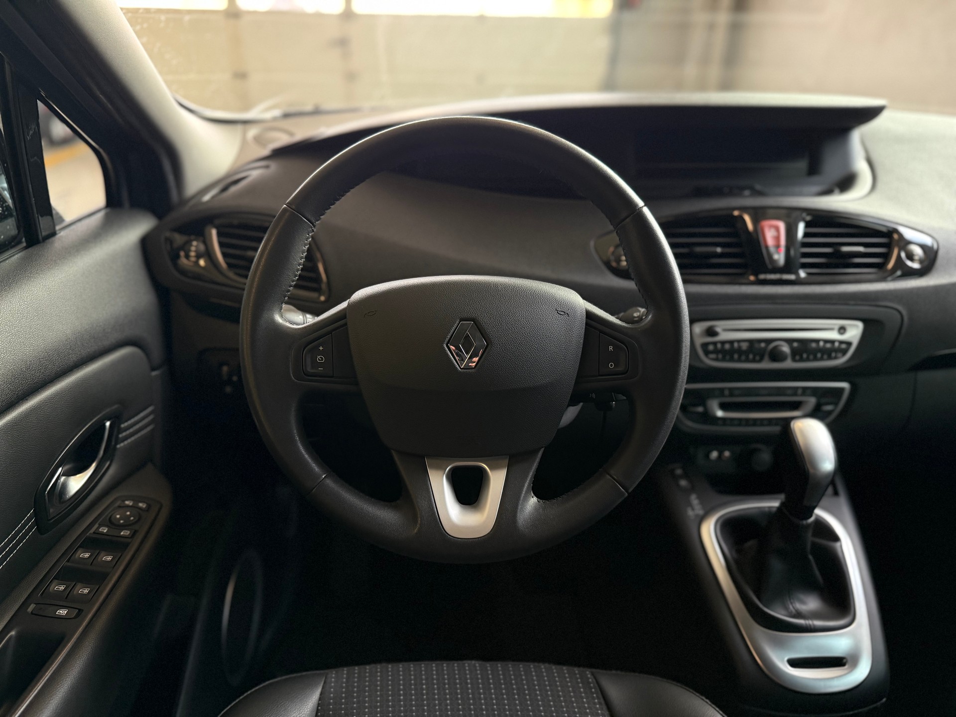 RENAULT Scénic 2.0 16V Bose X-Tronic CVT-image-13