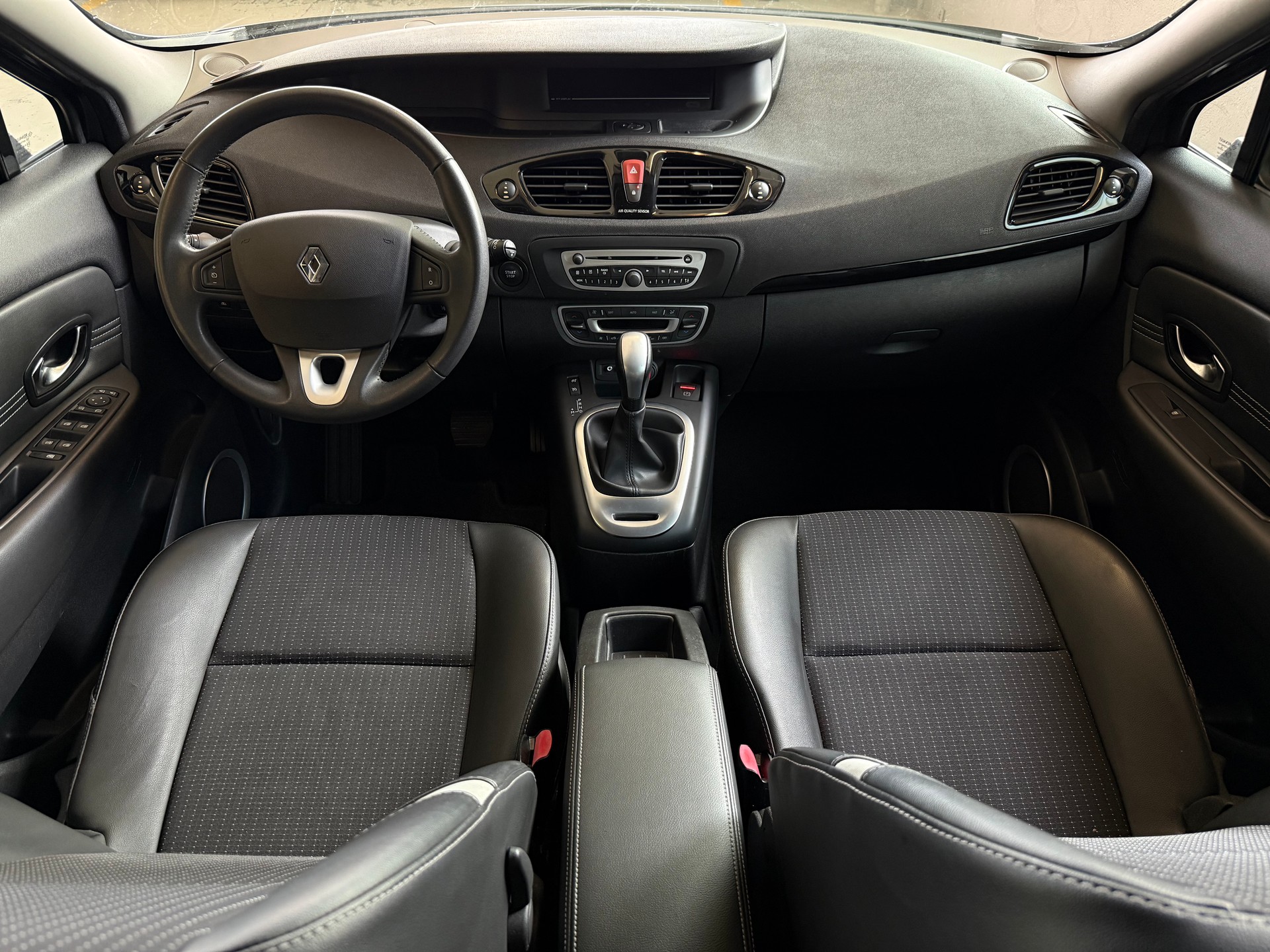 RENAULT Scénic 2.0 16V Bose X-Tronic CVT-image-12