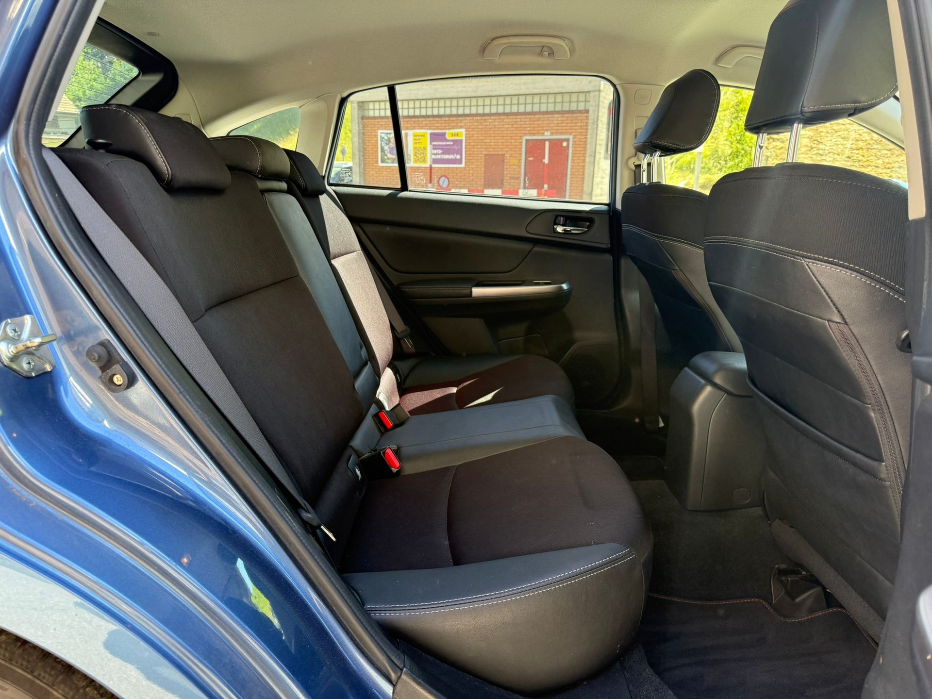 SUBARU Impreza 2.0 Swiss Sport-image-9