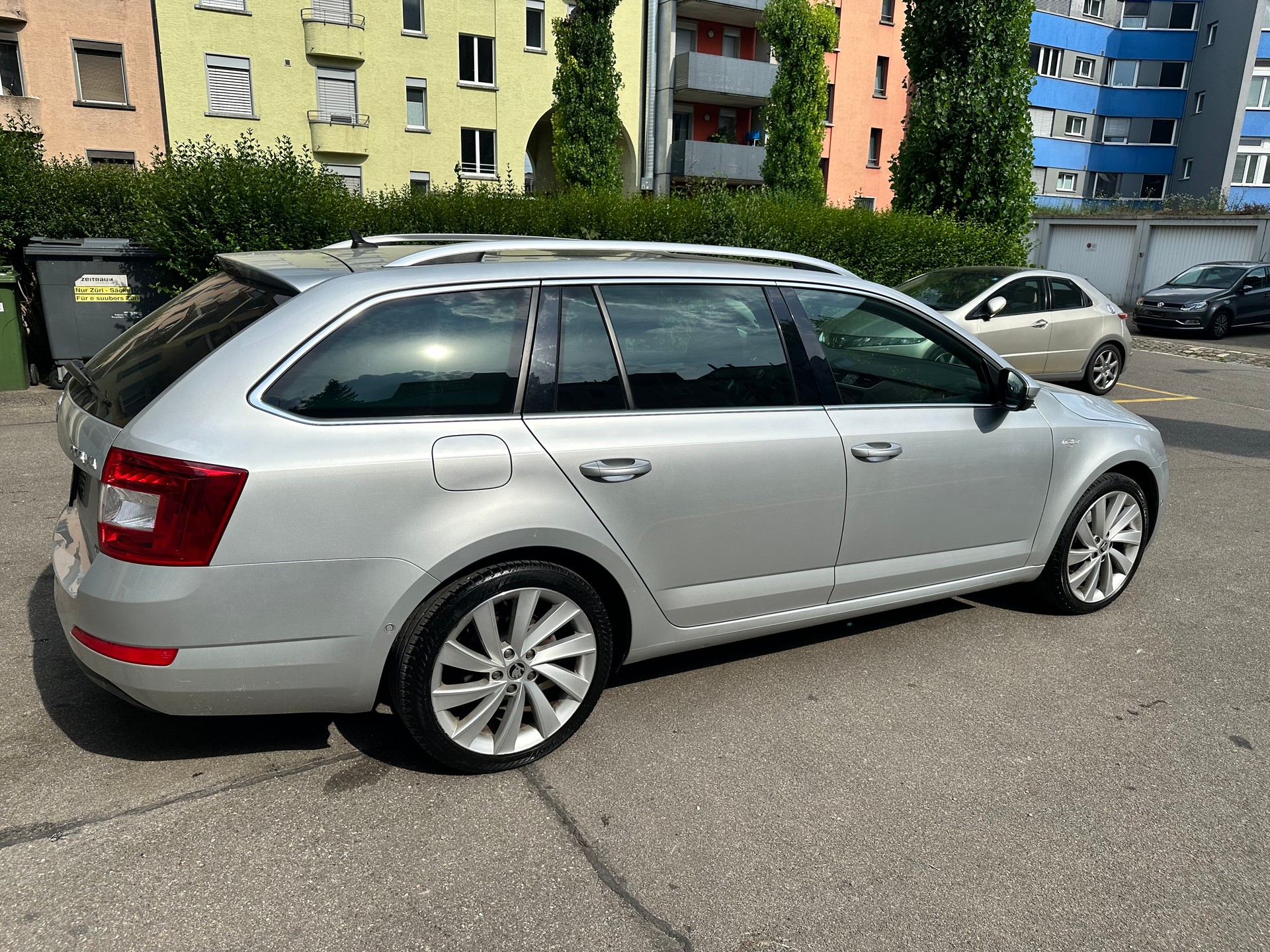SKODA Octavia Combi 1.8 TSI L&K 4x4 DSG-image-6