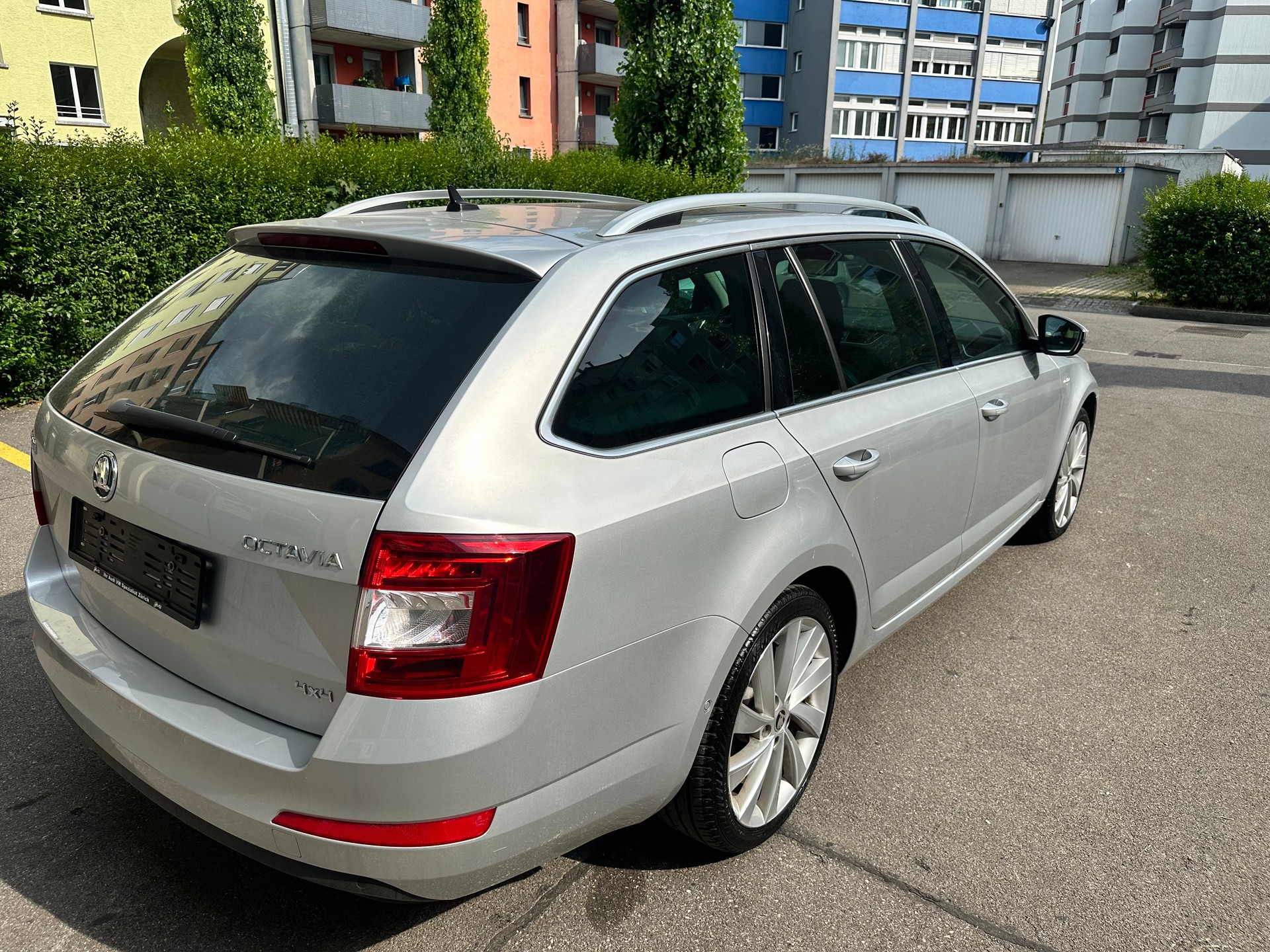 SKODA Octavia Combi 1.8 TSI L&K 4x4 DSG-image-5