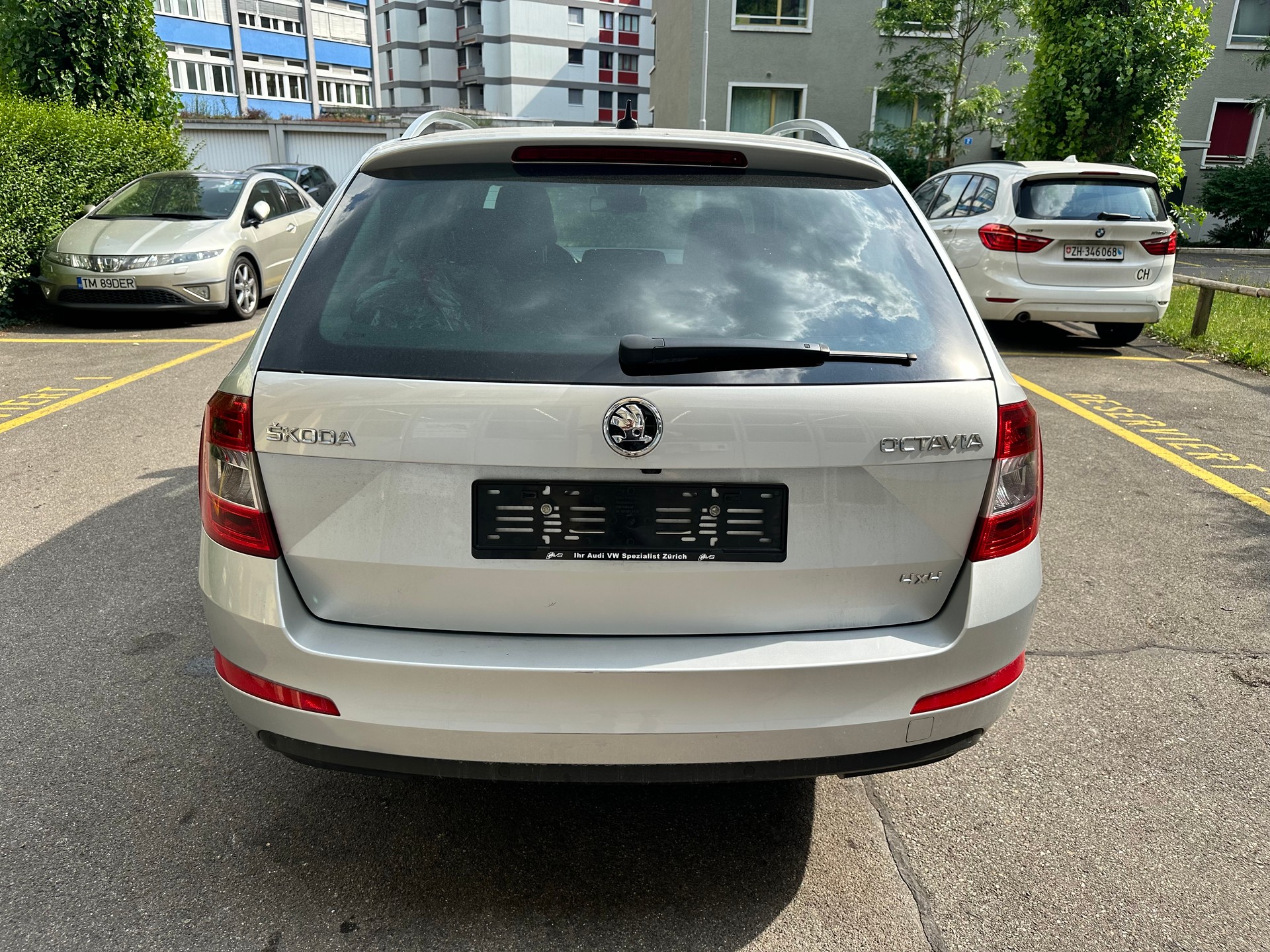 SKODA Octavia Combi 1.8 TSI L&K 4x4 DSG-image-4