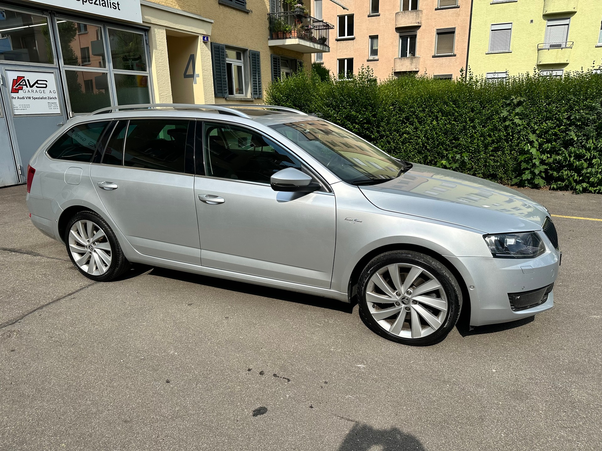 SKODA Octavia Combi 1.8 TSI L&K 4x4 DSG-image-7