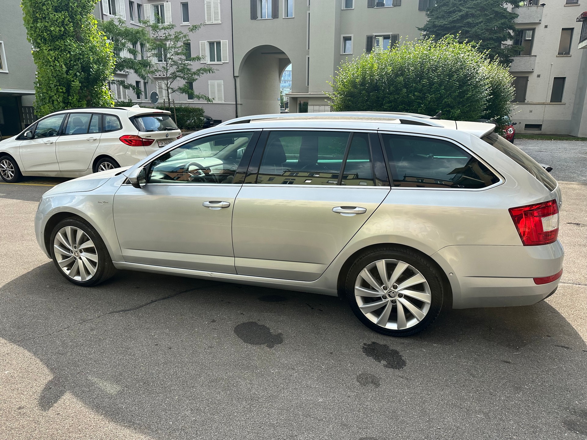SKODA Octavia Combi 1.8 TSI L&K 4x4 DSG-image-2
