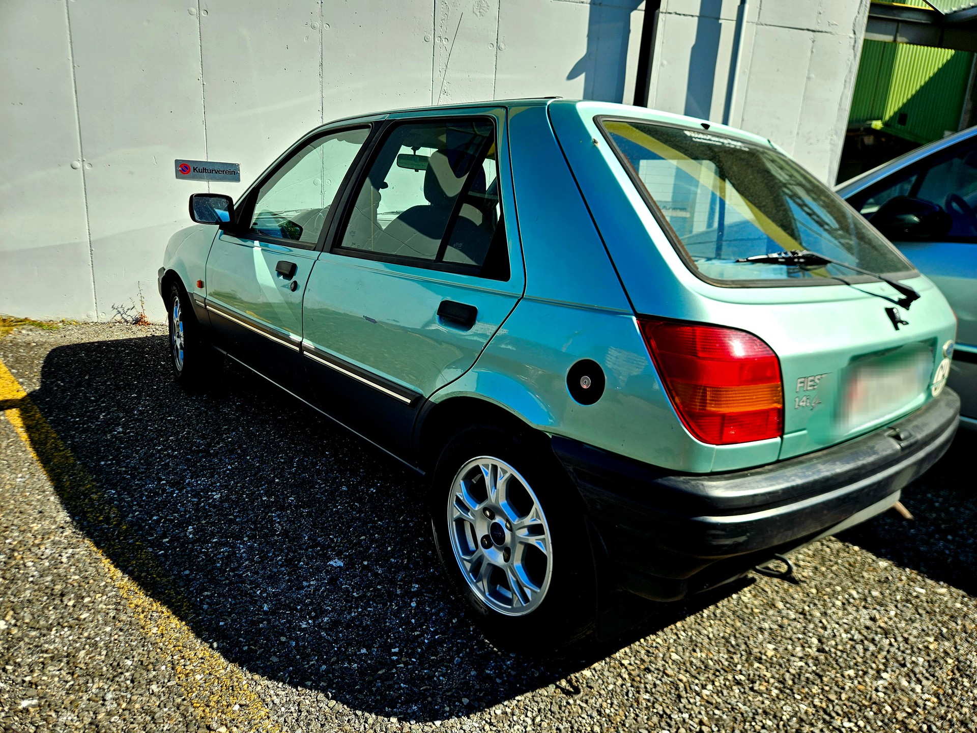 FORD 1.4i Ghia-image-0
