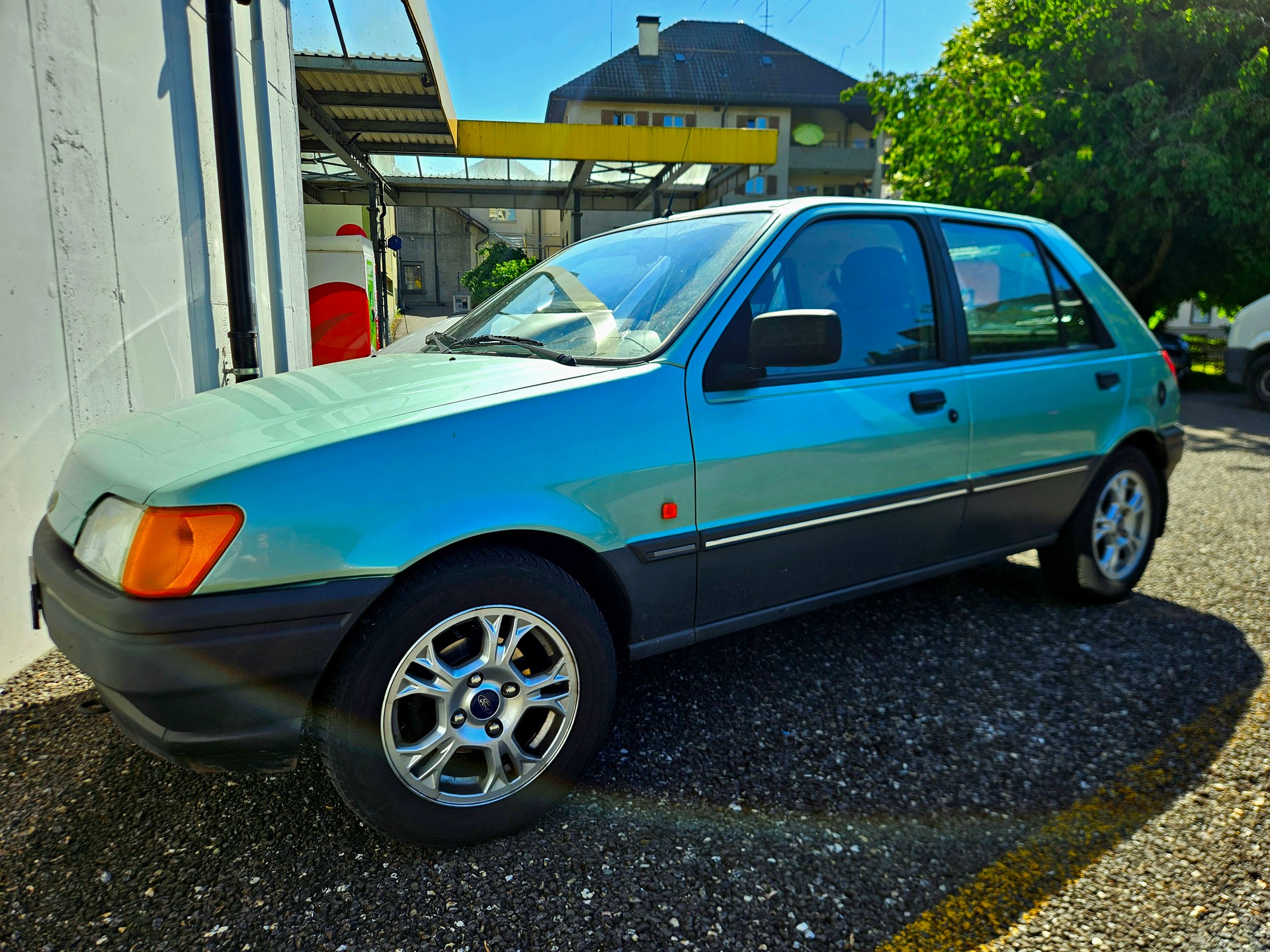 FORD 1.4i Ghia-image-1