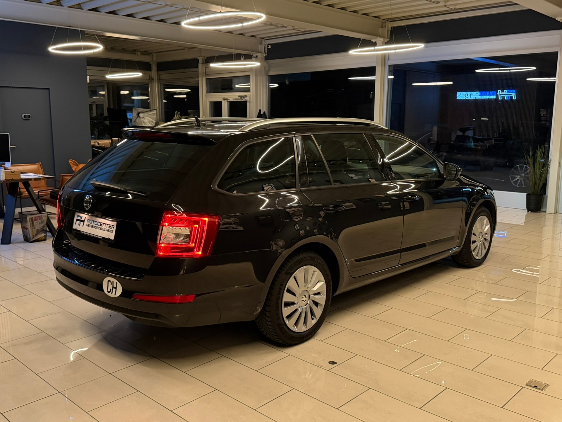 SKODA Octavia Combi 1.8 TSI Elegance 4x4 DSG-image-6