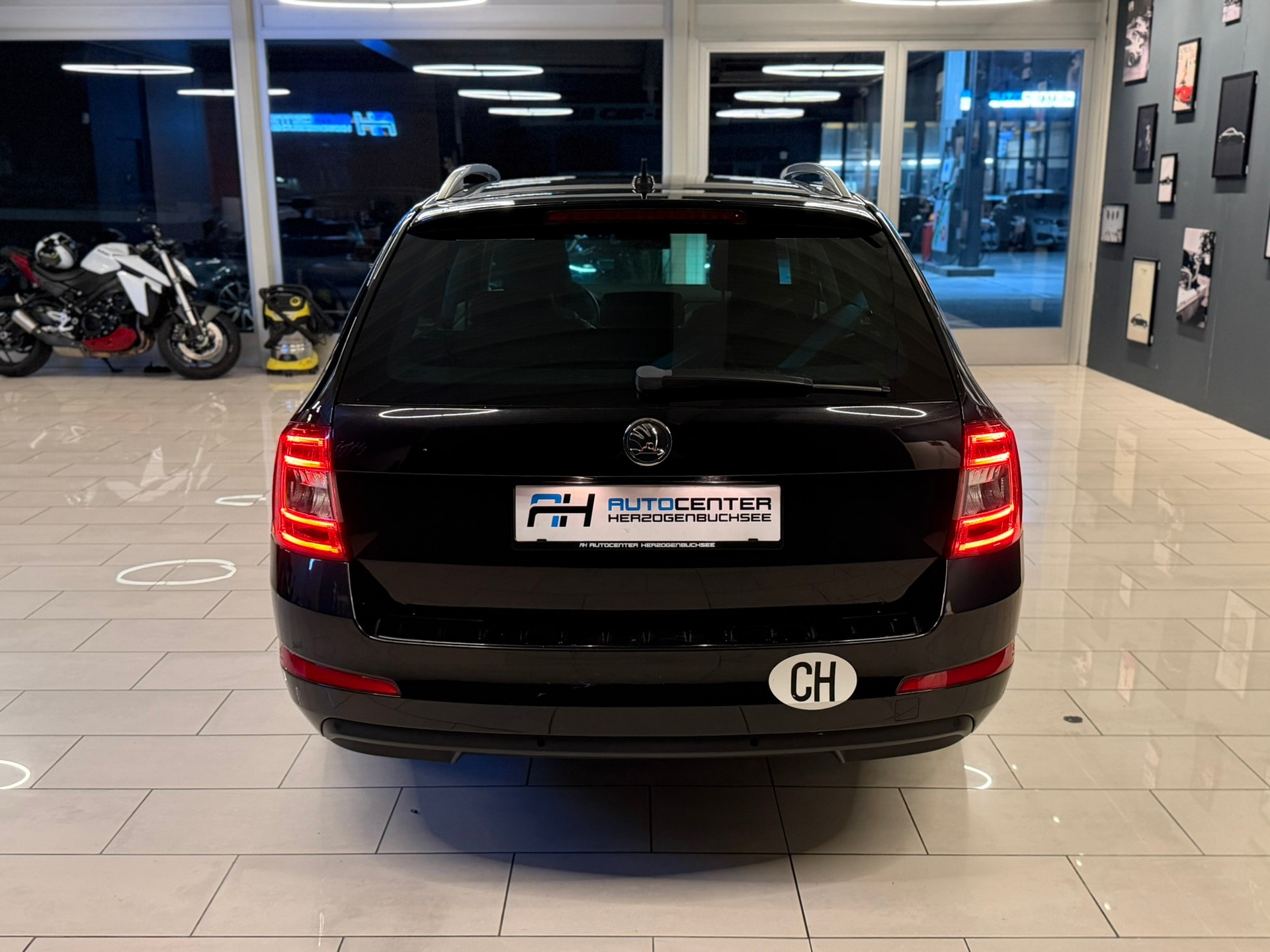 SKODA Octavia Combi 1.8 TSI Elegance 4x4 DSG-image-5