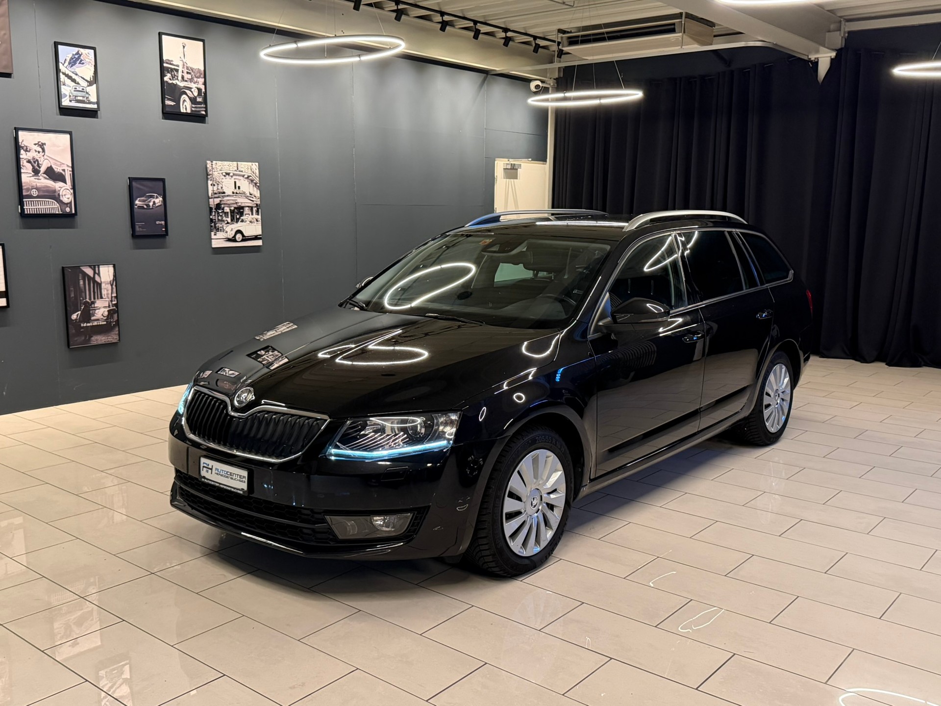 SKODA Octavia Combi 1.8 TSI Elegance 4x4 DSG-image-2