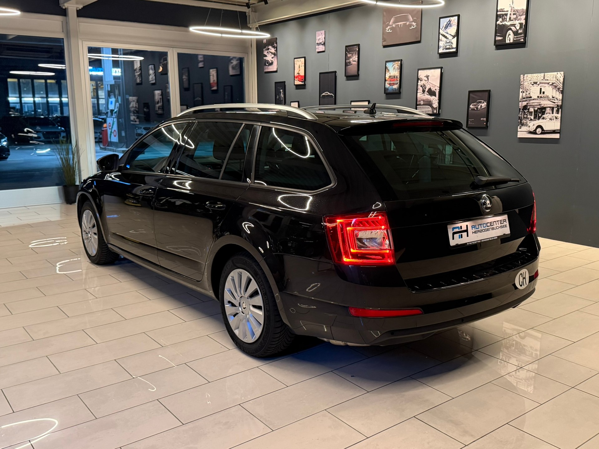 SKODA Octavia Combi 1.8 TSI Elegance 4x4 DSG-image-4