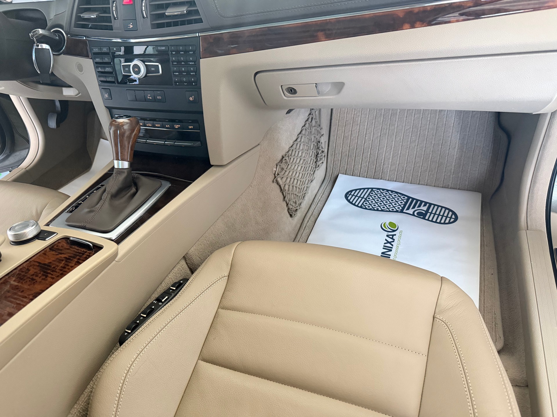 MERCEDES-BENZ E 300 CGI BlueEfficiency 7G-Tronic-image-11
