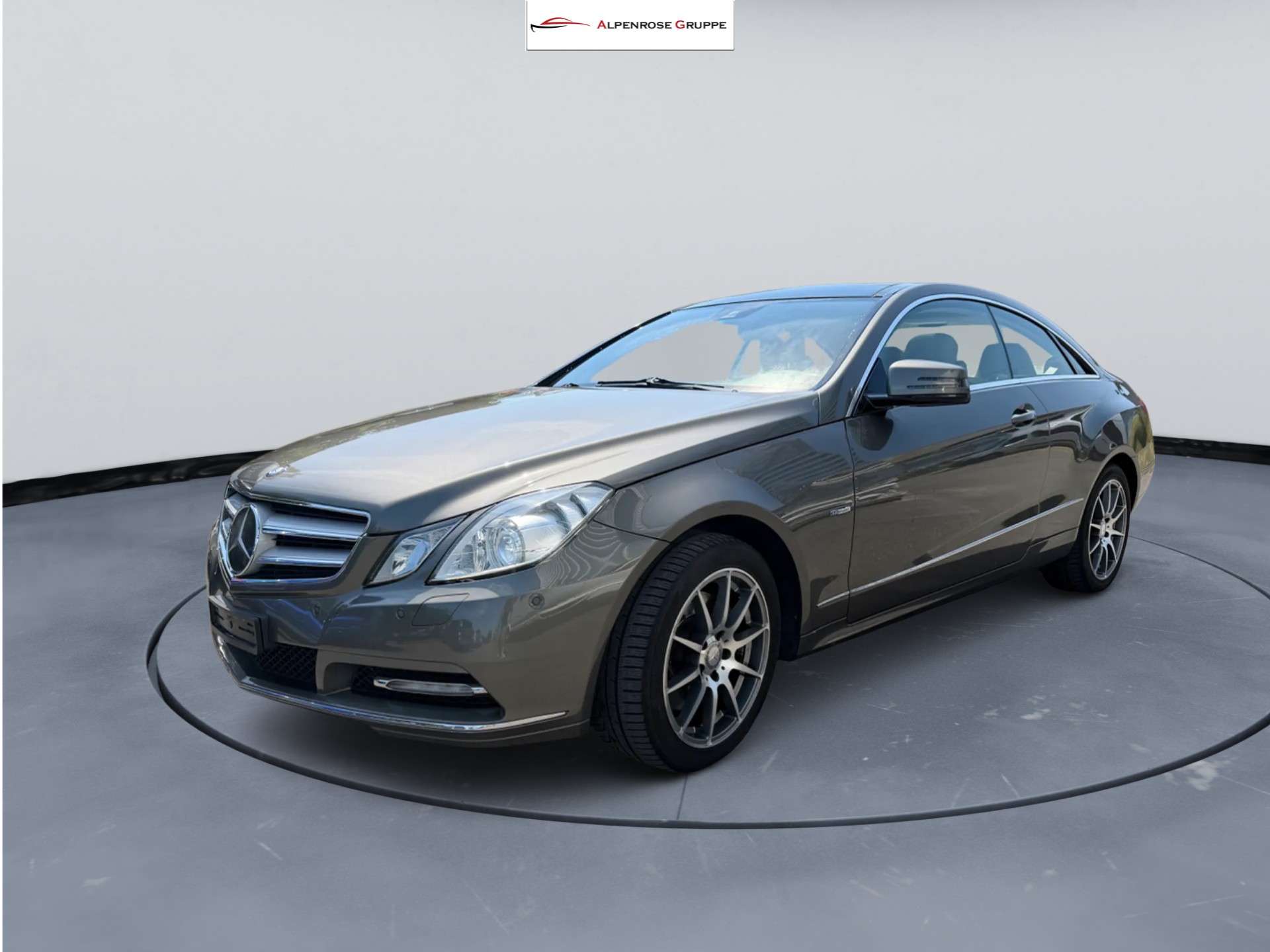 MERCEDES-BENZ E 300 CGI BlueEfficiency 7G-Tronic-image-2
