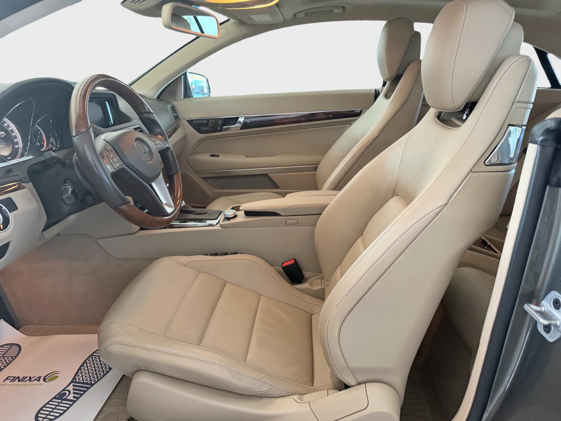 MERCEDES-BENZ E 300 CGI BlueEfficiency 7G-Tronic-image-7