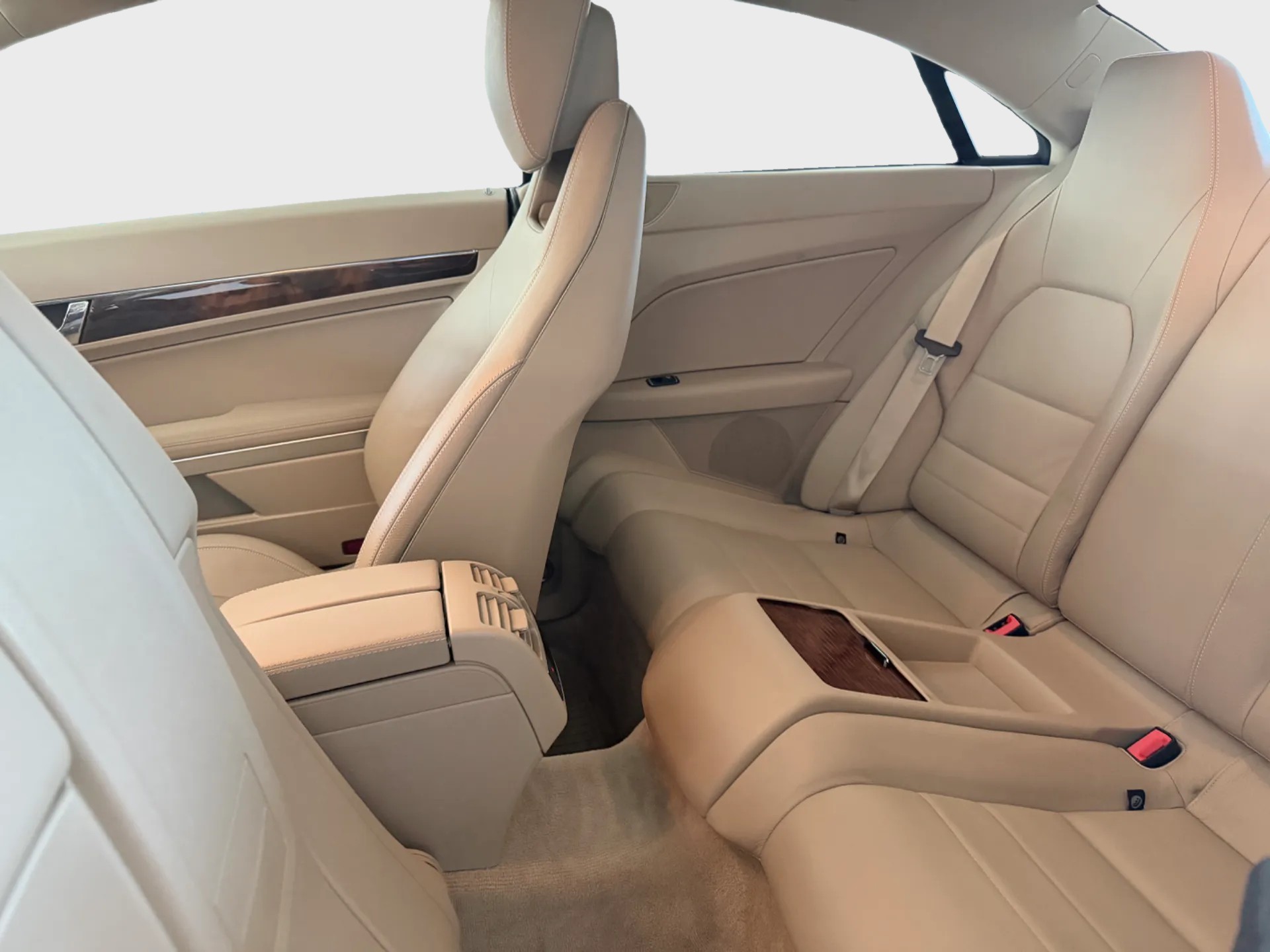 MERCEDES-BENZ E 300 CGI BlueEfficiency 7G-Tronic-image-6