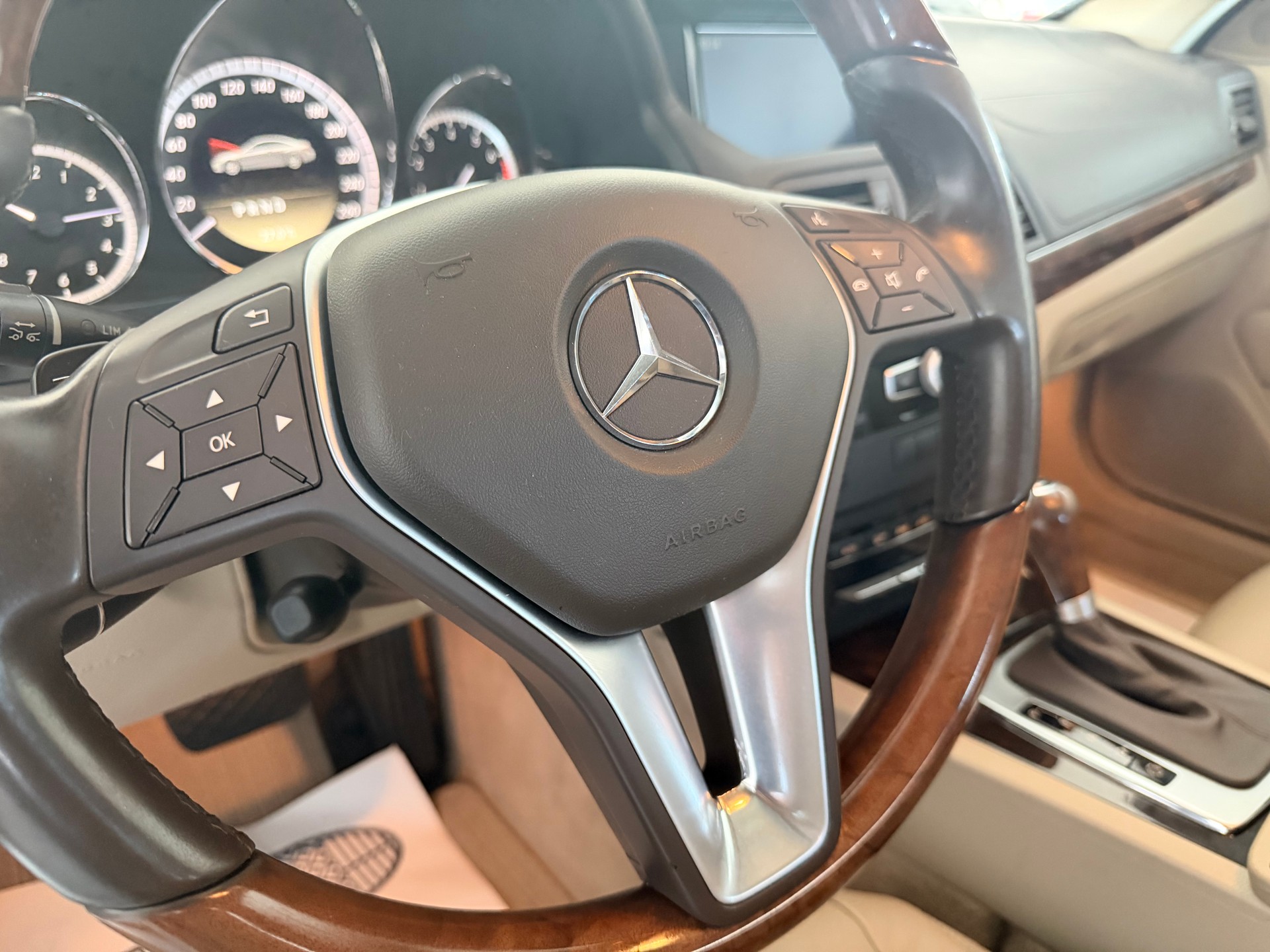 MERCEDES-BENZ E 300 CGI BlueEfficiency 7G-Tronic-image-9