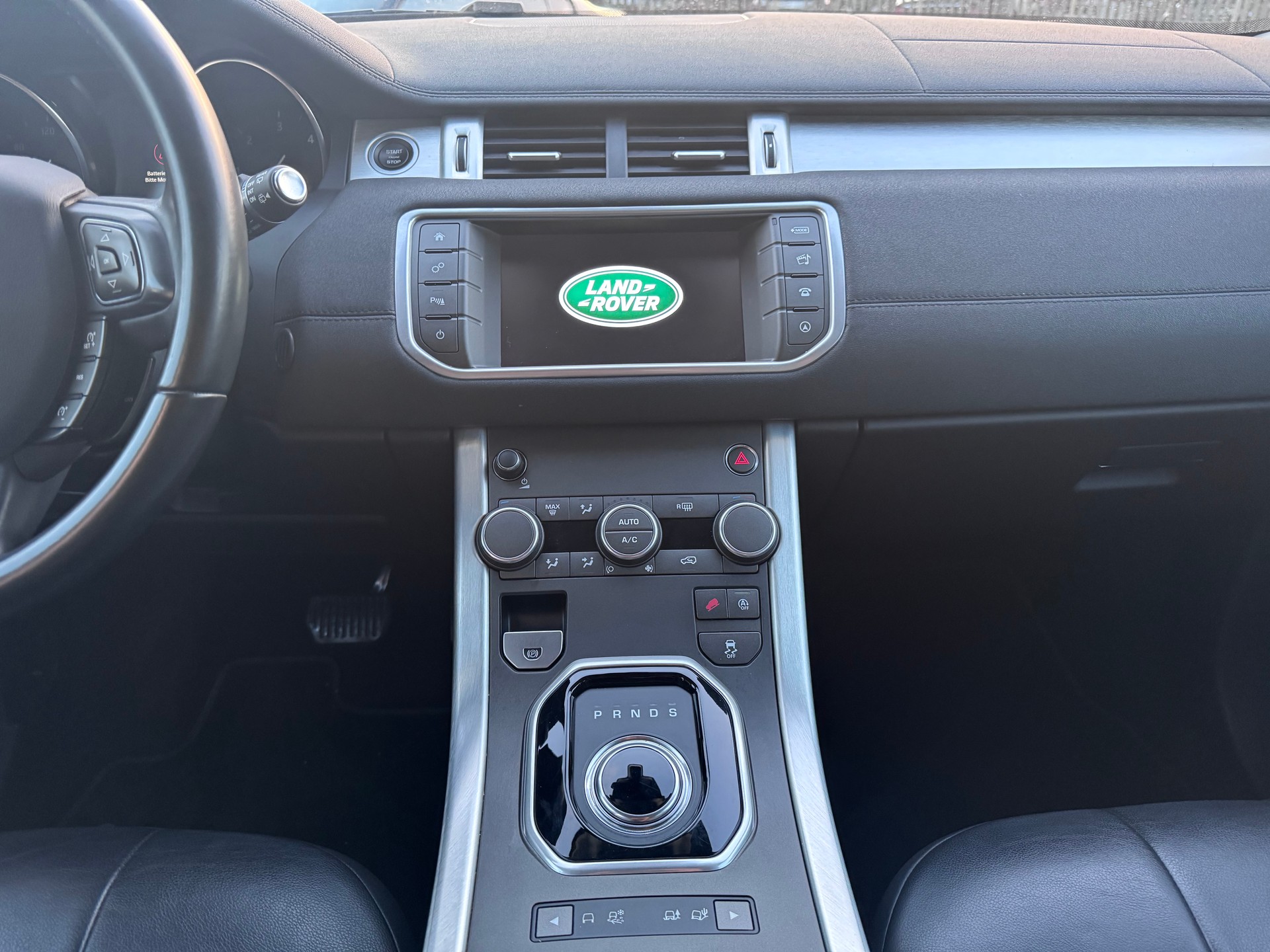 LAND ROVER Range Rover Evoque 2.0 TD4 SE AT9-image-13
