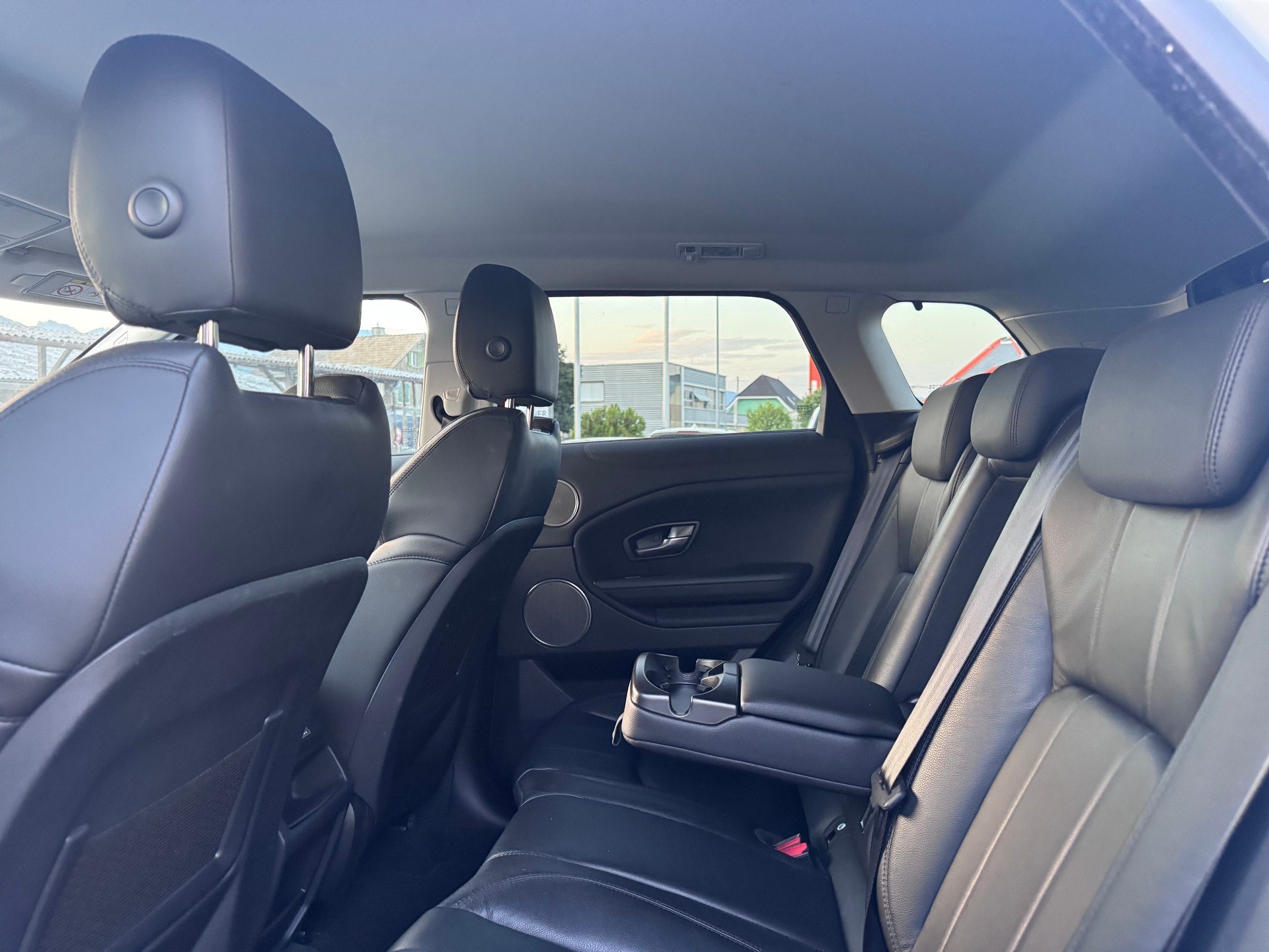 LAND ROVER Range Rover Evoque 2.0 TD4 SE AT9-image-10