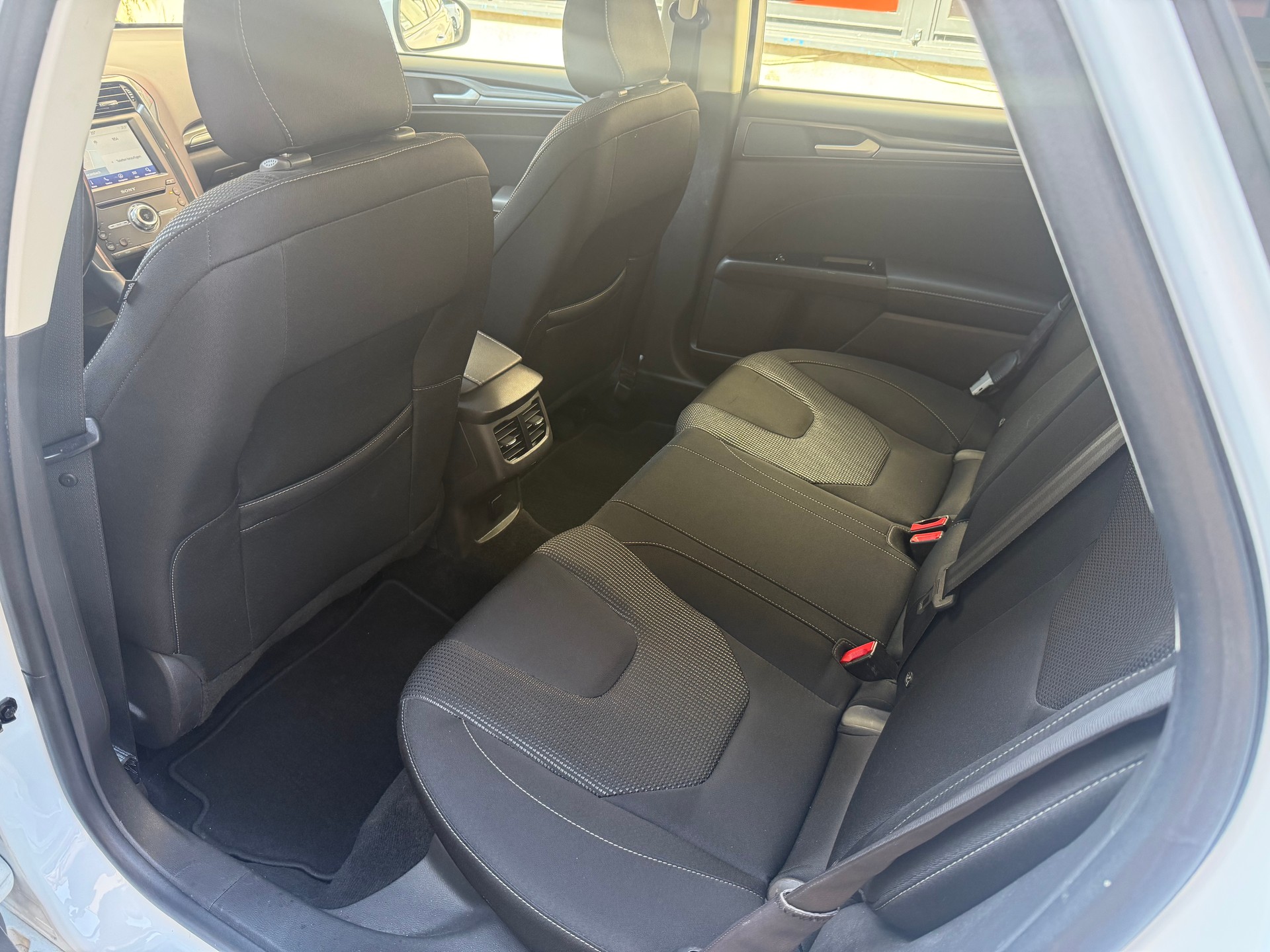 FORD Mondeo 2.0 TDCi Titanium Automatik-image-7