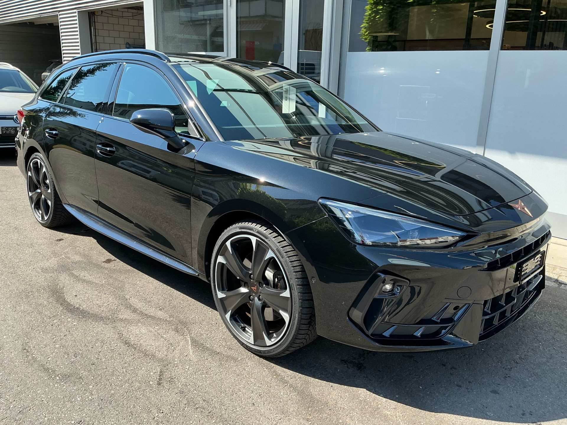 CUPRA Leon Sportstourer 1.5 e-Hybrid 204 PS VZ *** PURE PERFORMANCE PAKET ***-showroom-element-2