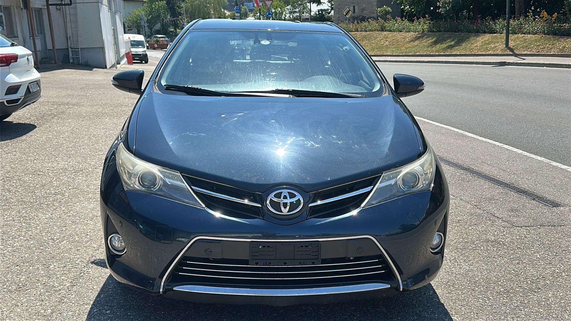 TOYOTA Auris 1.6 Luna-image-1
