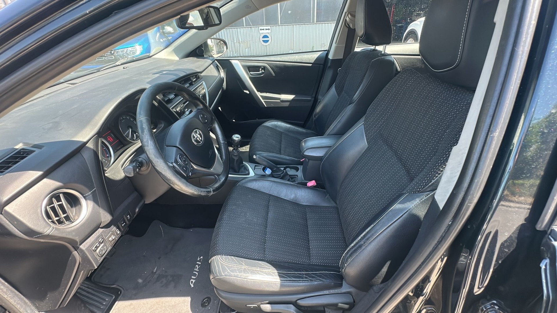 TOYOTA Auris 1.6 Luna-image-7