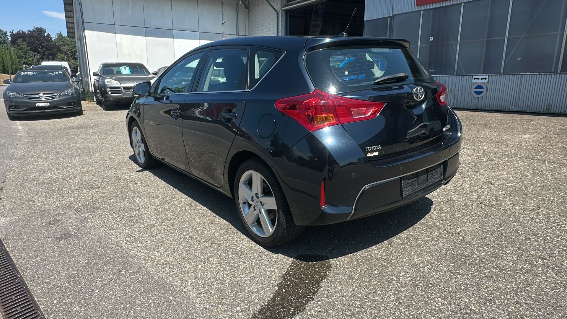 TOYOTA Auris 1.6 Luna-image-2